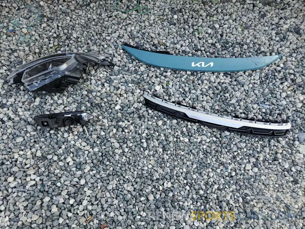 15 Photograph of a damaged car KNDEU2AA4S7700577 KIA SELTOS 2025