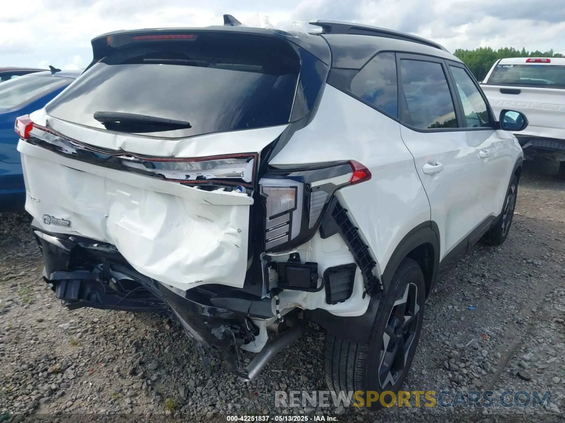 17 Photograph of a damaged car KNDEU2AA6S7669302 KIA SELTOS 2025