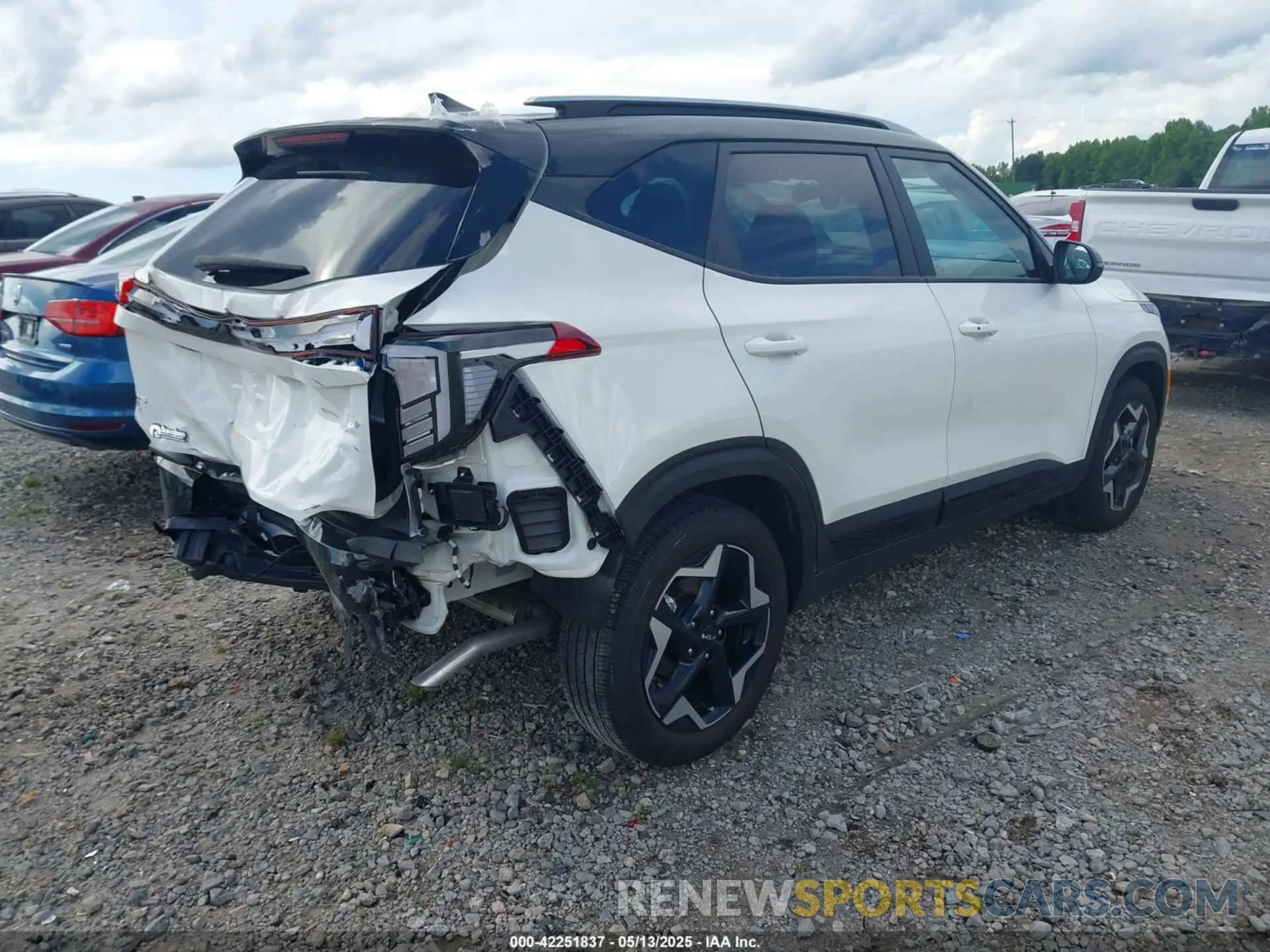 4 Photograph of a damaged car KNDEU2AA6S7669302 KIA SELTOS 2025