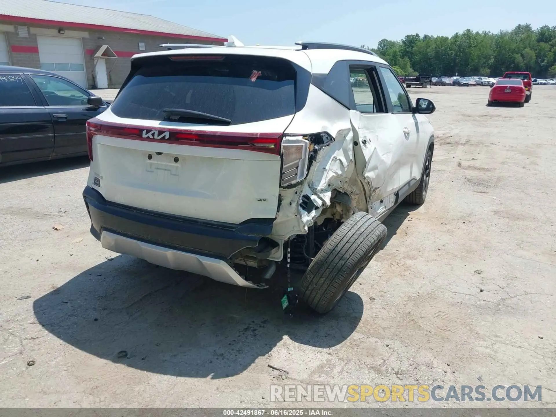 4 Photograph of a damaged car KNDEUCAA0S7687168 KIA SELTOS 2025