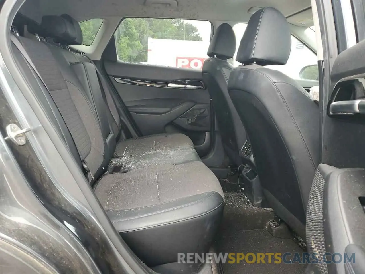 11 Photograph of a damaged car KNDEUCA22N7340910 KIA SELTOS NIG 2022