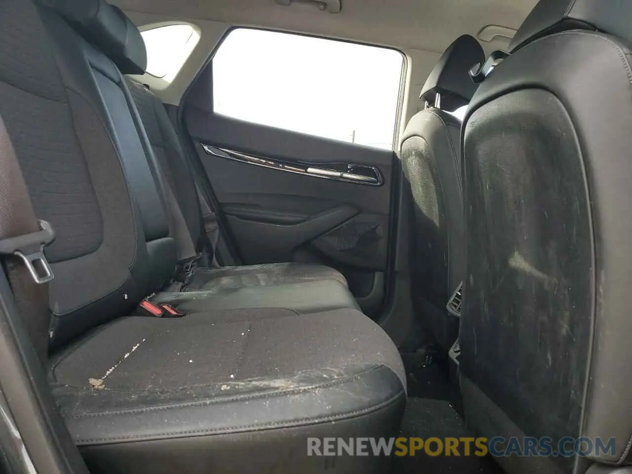 11 Photograph of a damaged car KNDEUCA27N7292367 KIA SELTOS NIG 2022