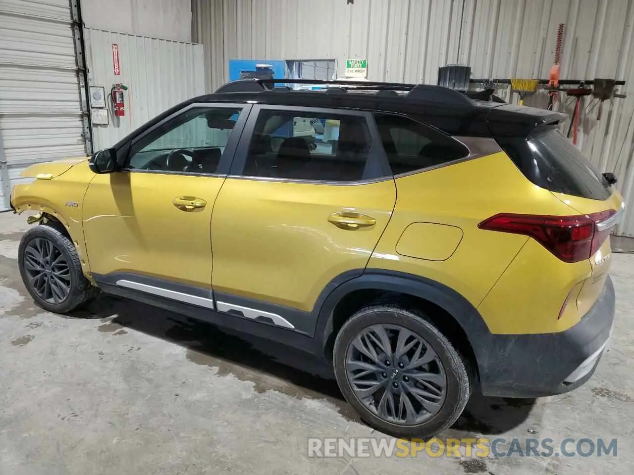 2 Photograph of a damaged car KNDEUCA26P7351251 KIA SELTOS NIG 2023