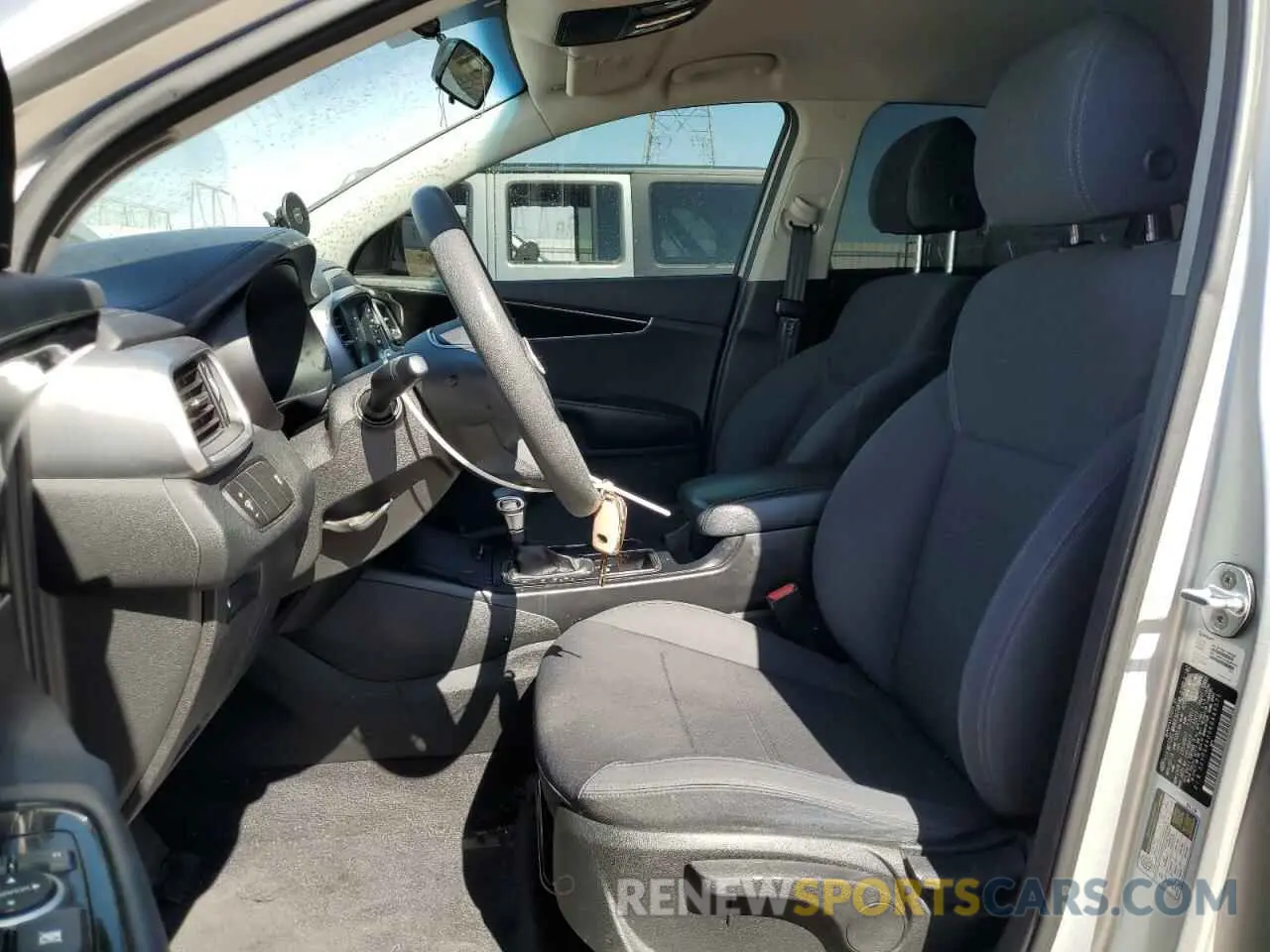 7 Photograph of a damaged car 5XYPG4A30KG449573 KIA SORENTO 2019