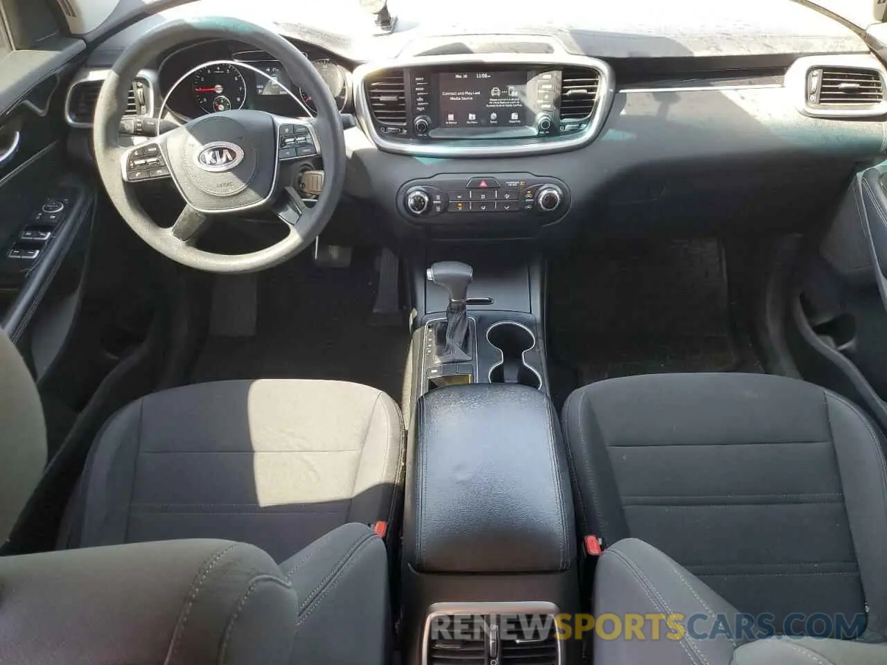 8 Photograph of a damaged car 5XYPG4A30KG449573 KIA SORENTO 2019