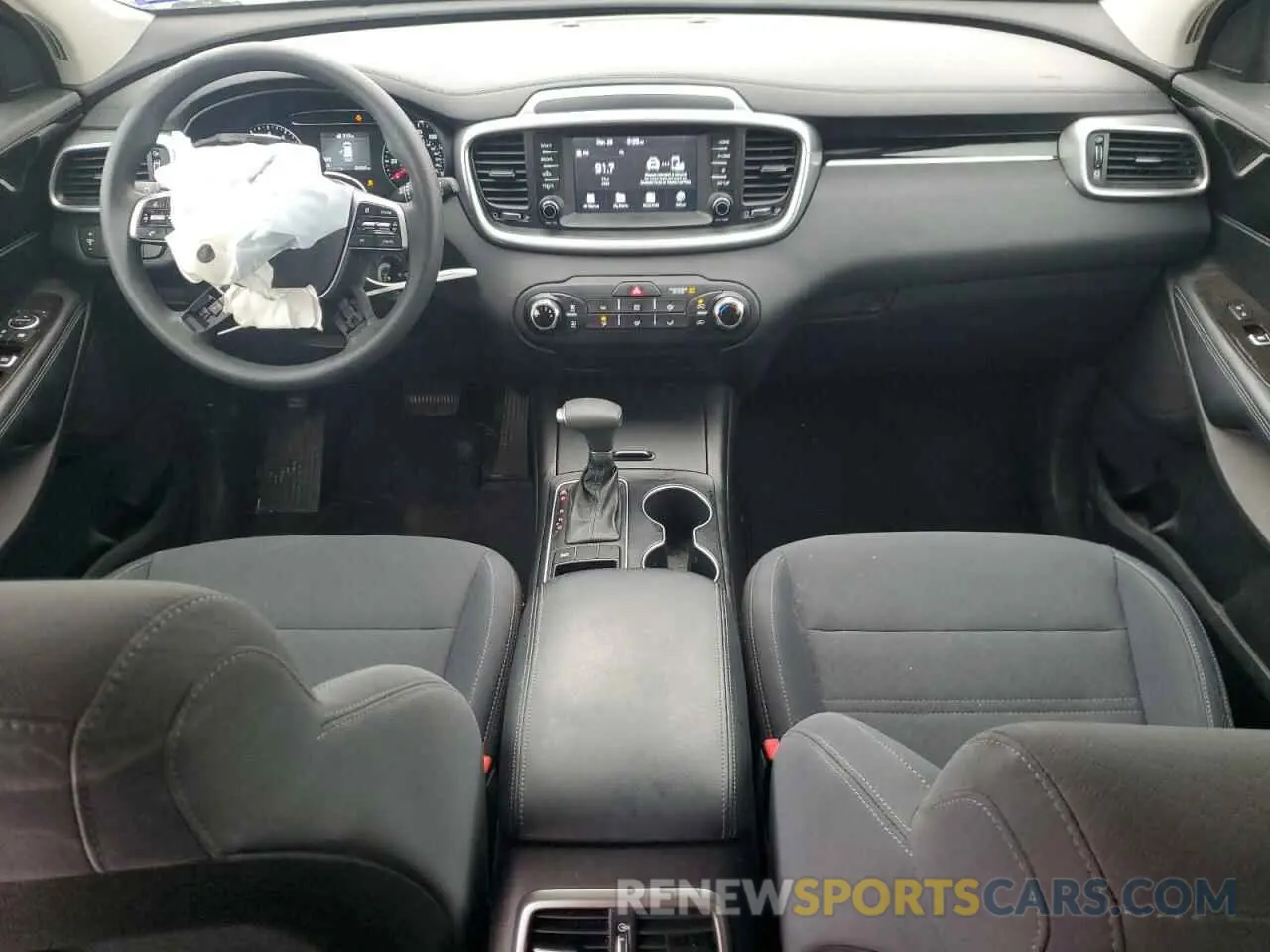 8 Photograph of a damaged car 5XYPG4A30KG457222 KIA SORENTO 2019