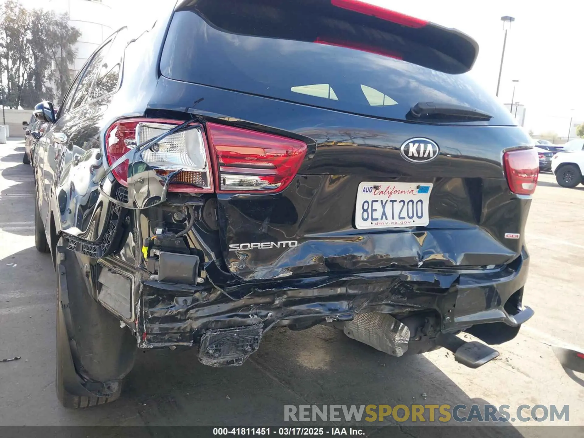 12 Photograph of a damaged car 5XYPG4A30KG465482 KIA SORENTO 2019
