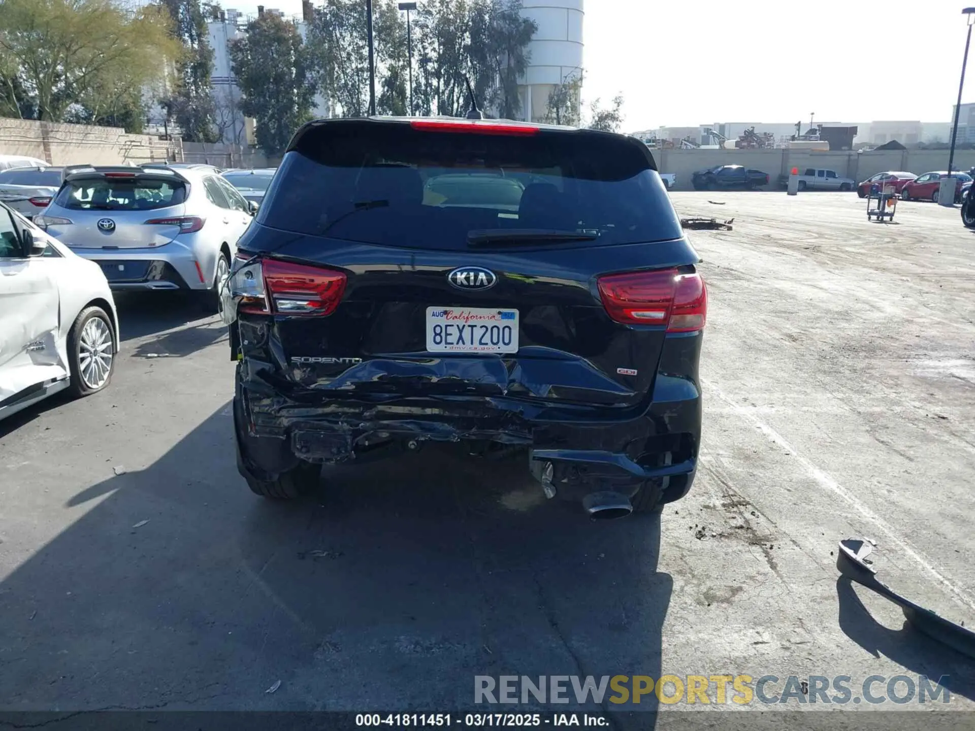17 Photograph of a damaged car 5XYPG4A30KG465482 KIA SORENTO 2019