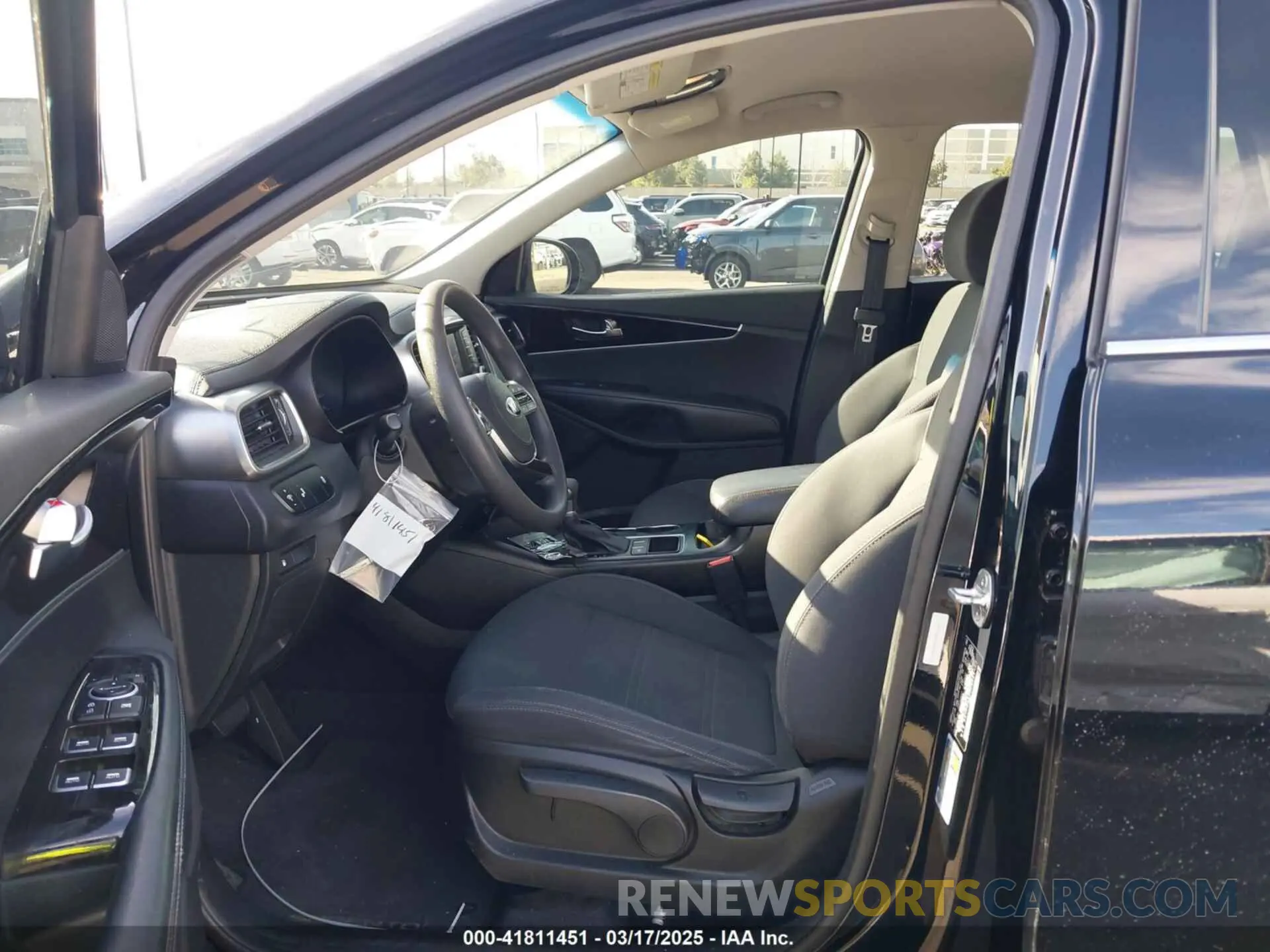 5 Photograph of a damaged car 5XYPG4A30KG465482 KIA SORENTO 2019