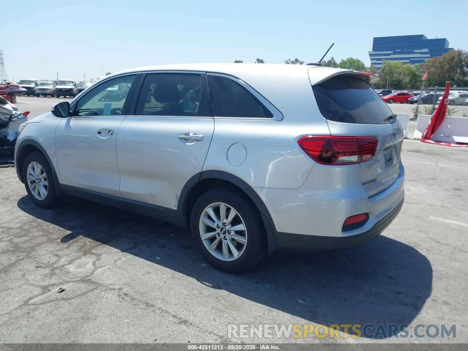 3 Photograph of a damaged car 5XYPG4A30KG476739 KIA SORENTO 2019