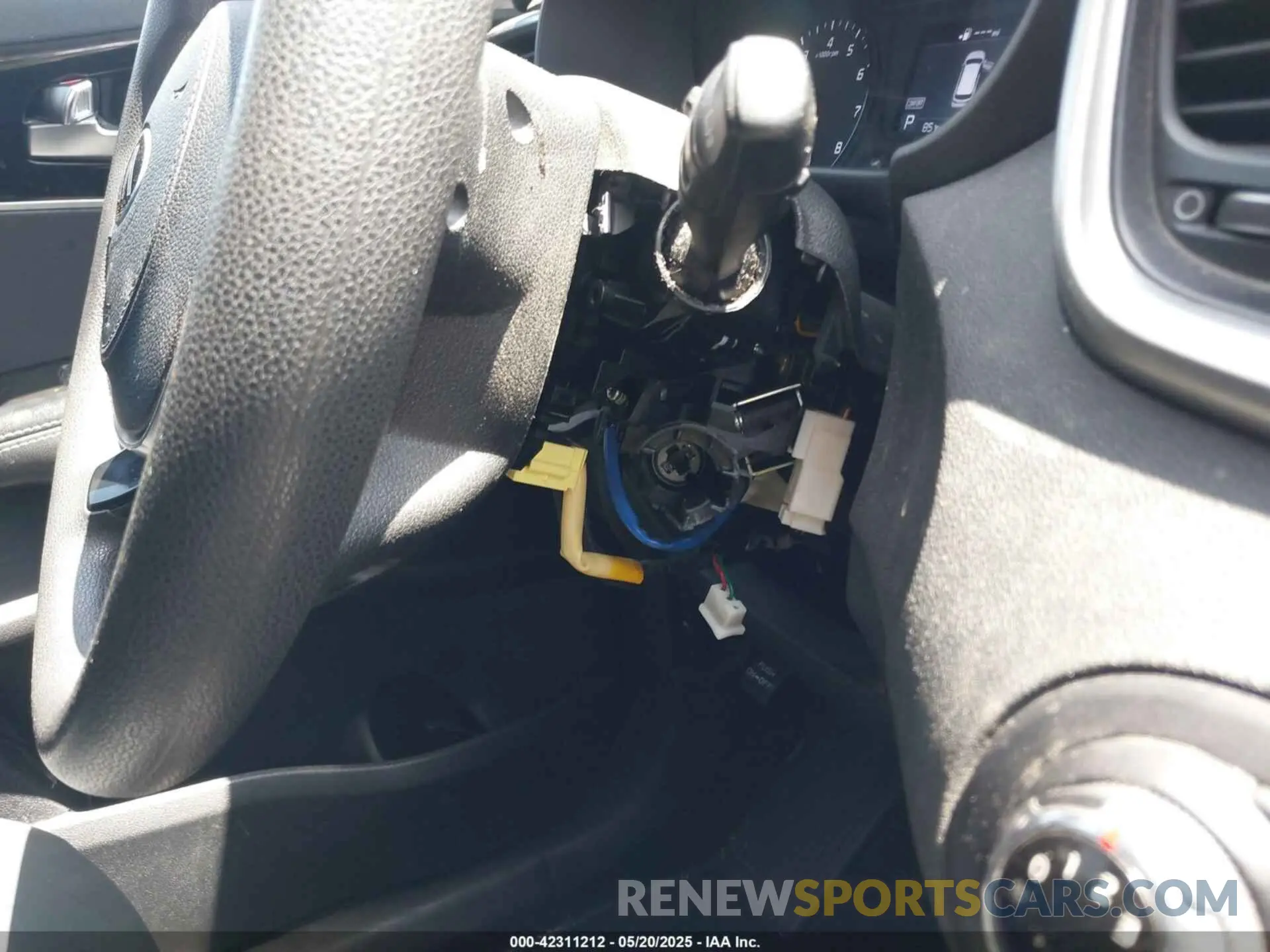6 Photograph of a damaged car 5XYPG4A30KG476739 KIA SORENTO 2019