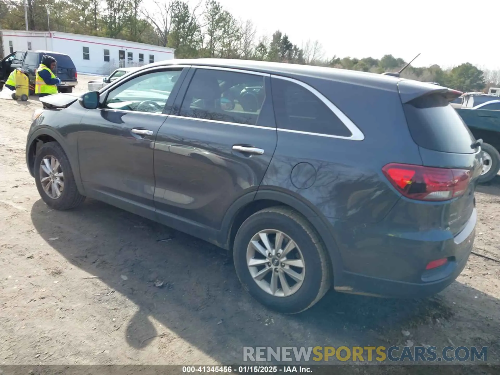 3 Photograph of a damaged car 5XYPG4A30KG476773 KIA SORENTO 2019