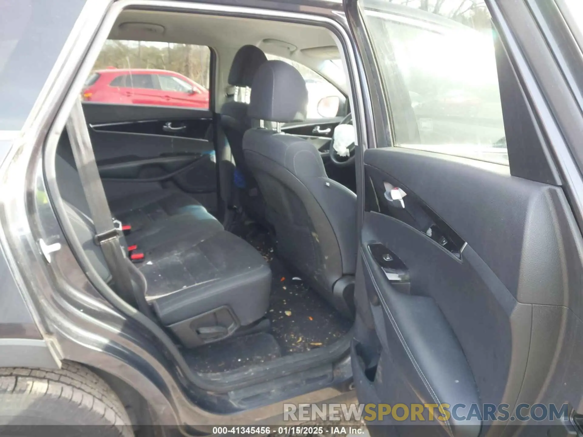 8 Photograph of a damaged car 5XYPG4A30KG476773 KIA SORENTO 2019