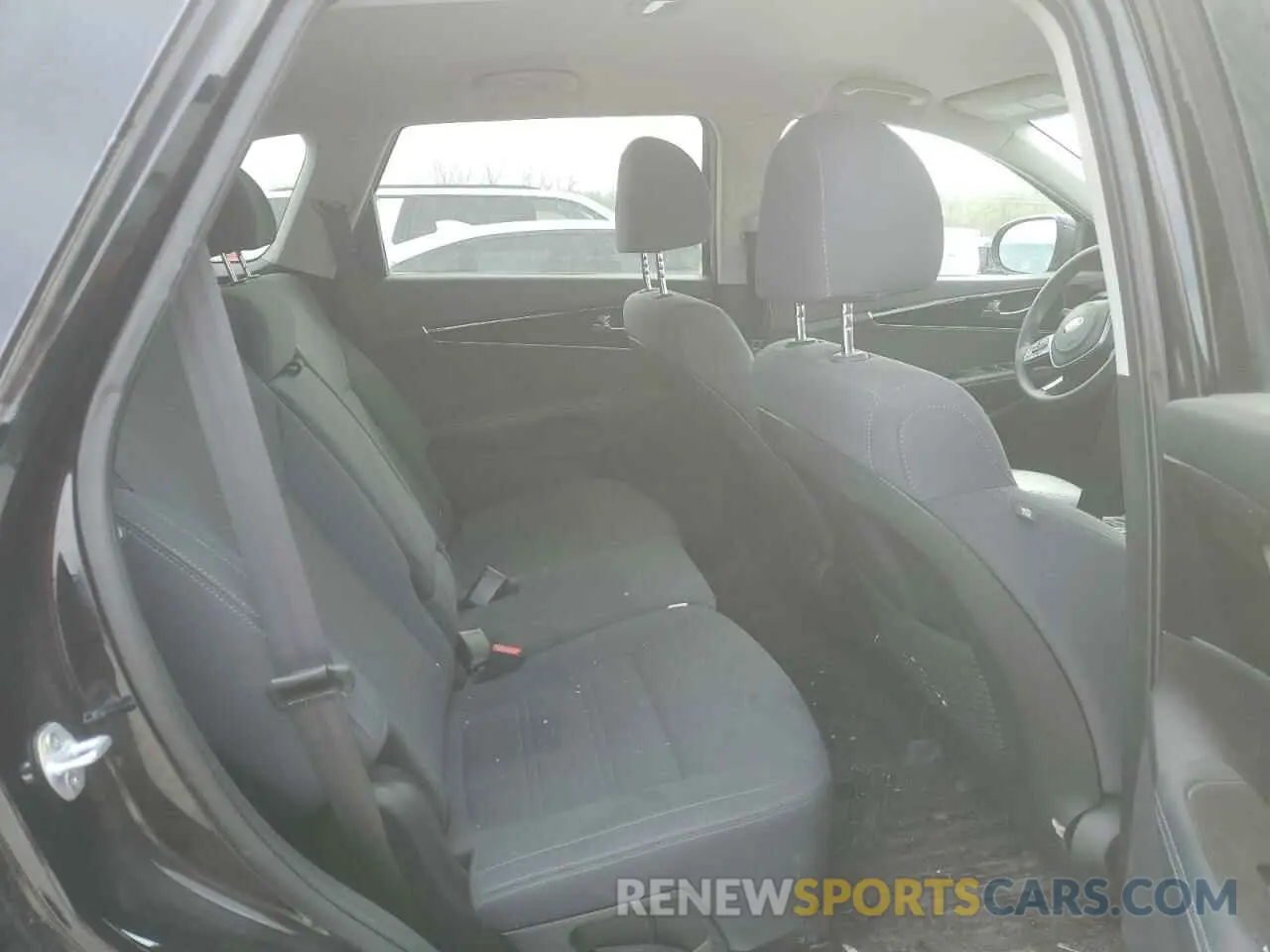 11 Photograph of a damaged car 5XYPG4A30KG477843 KIA SORENTO 2019