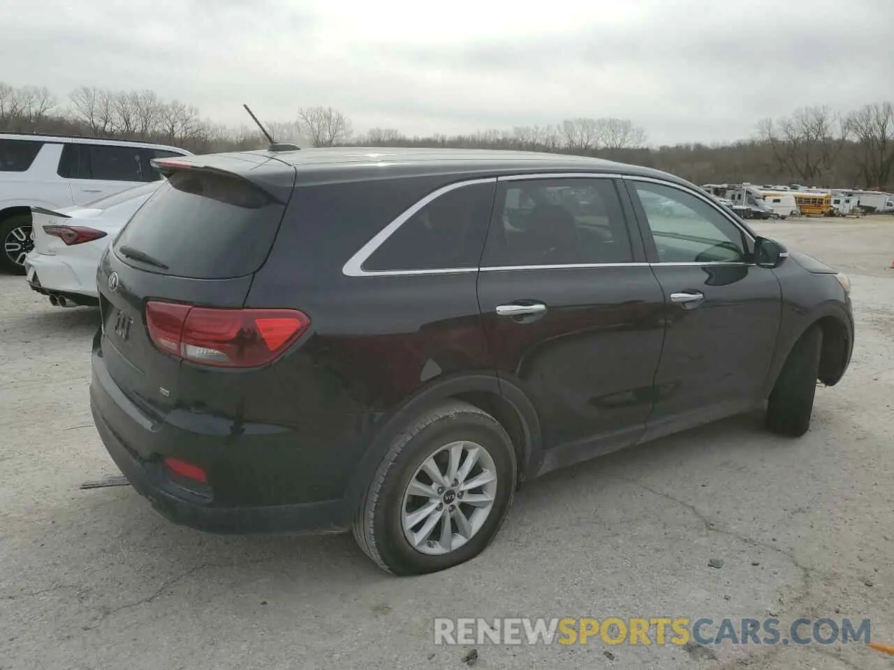 3 Photograph of a damaged car 5XYPG4A30KG477843 KIA SORENTO 2019