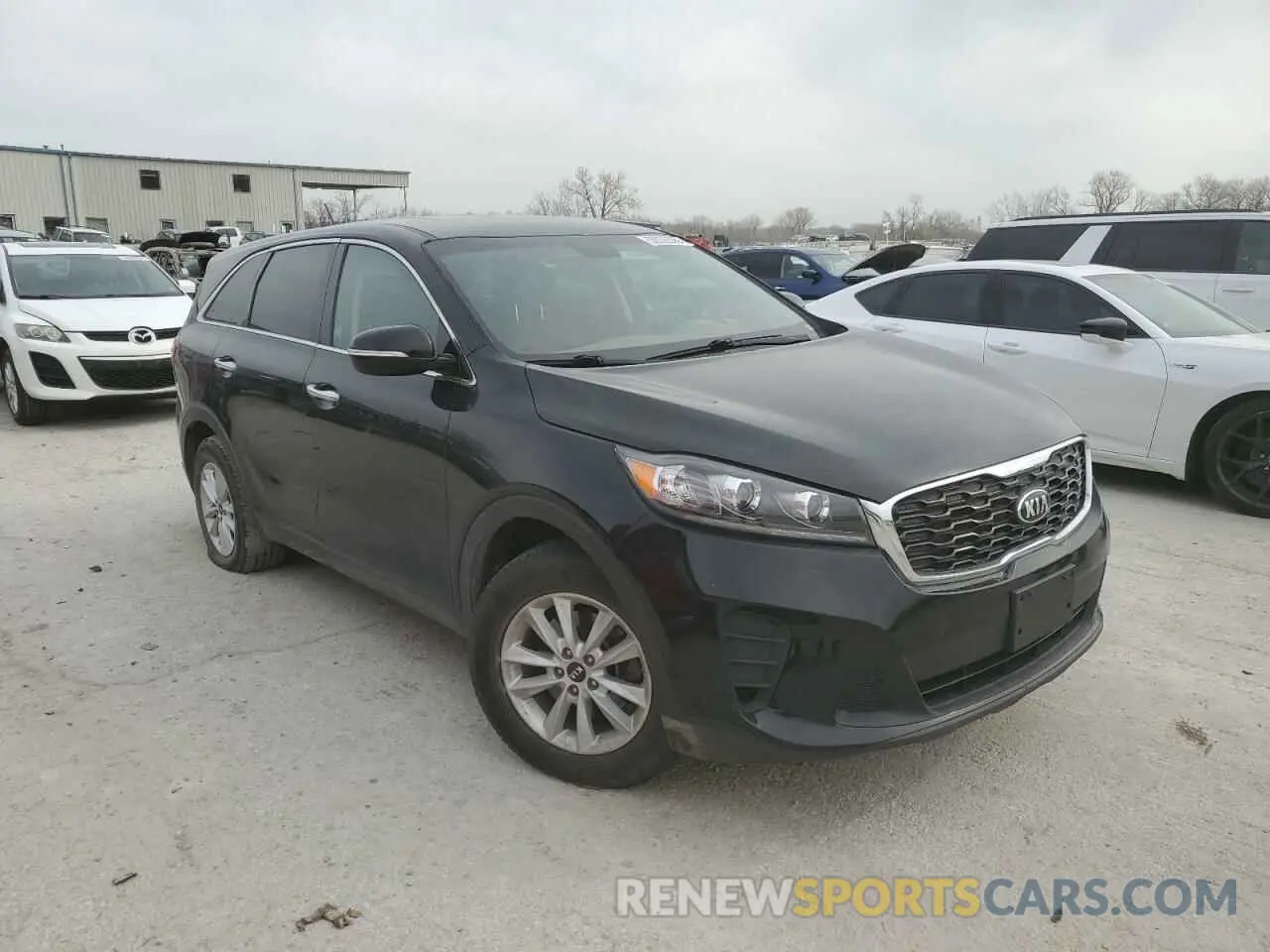 4 Photograph of a damaged car 5XYPG4A30KG477843 KIA SORENTO 2019