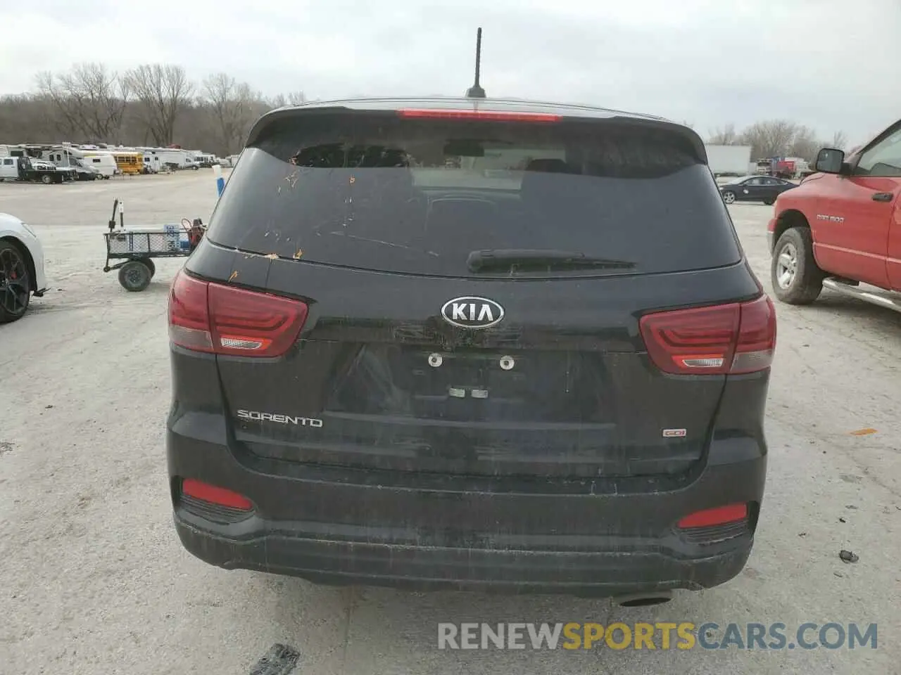 6 Photograph of a damaged car 5XYPG4A30KG477843 KIA SORENTO 2019