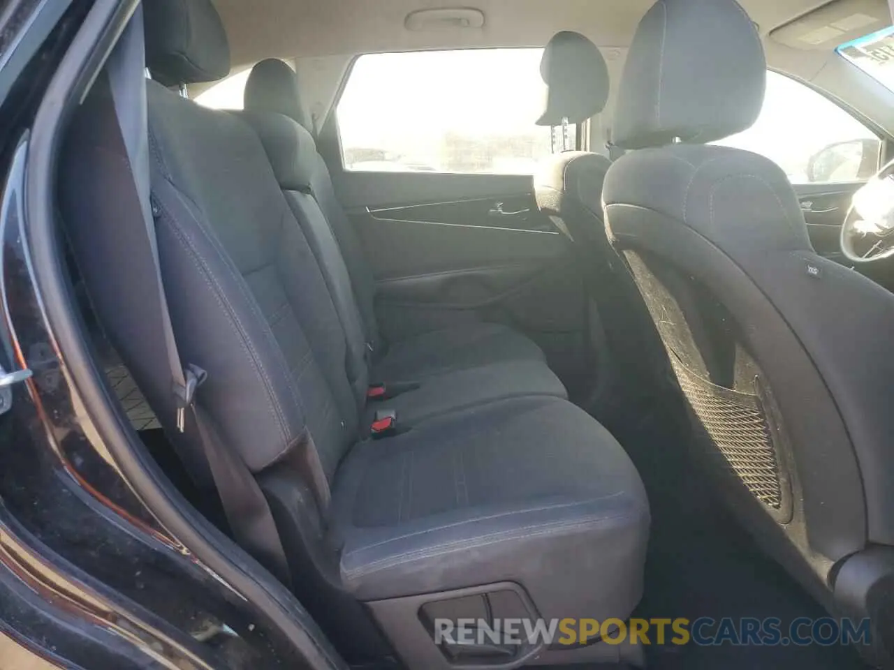 11 Photograph of a damaged car 5XYPG4A30KG508444 KIA SORENTO 2019