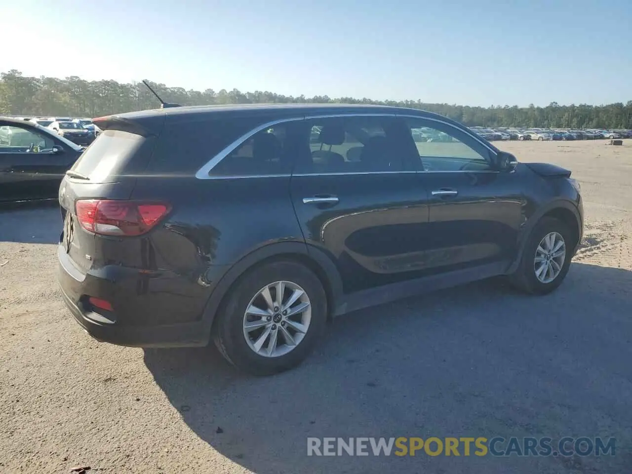 3 Photograph of a damaged car 5XYPG4A30KG508444 KIA SORENTO 2019