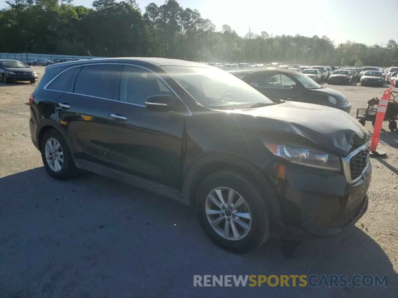 4 Photograph of a damaged car 5XYPG4A30KG508444 KIA SORENTO 2019