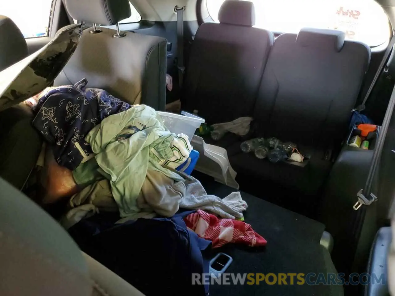 10 Photograph of a damaged car 5XYPG4A30KG509142 KIA SORENTO 2019