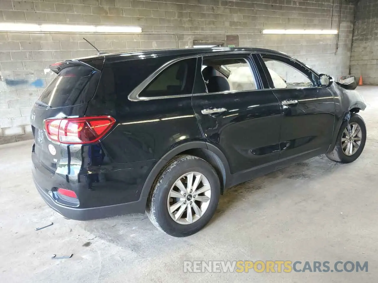 3 Photograph of a damaged car 5XYPG4A30KG509142 KIA SORENTO 2019