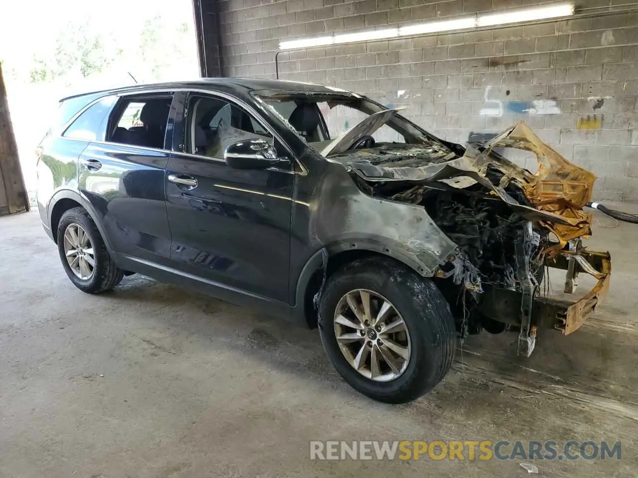 4 Photograph of a damaged car 5XYPG4A30KG509142 KIA SORENTO 2019