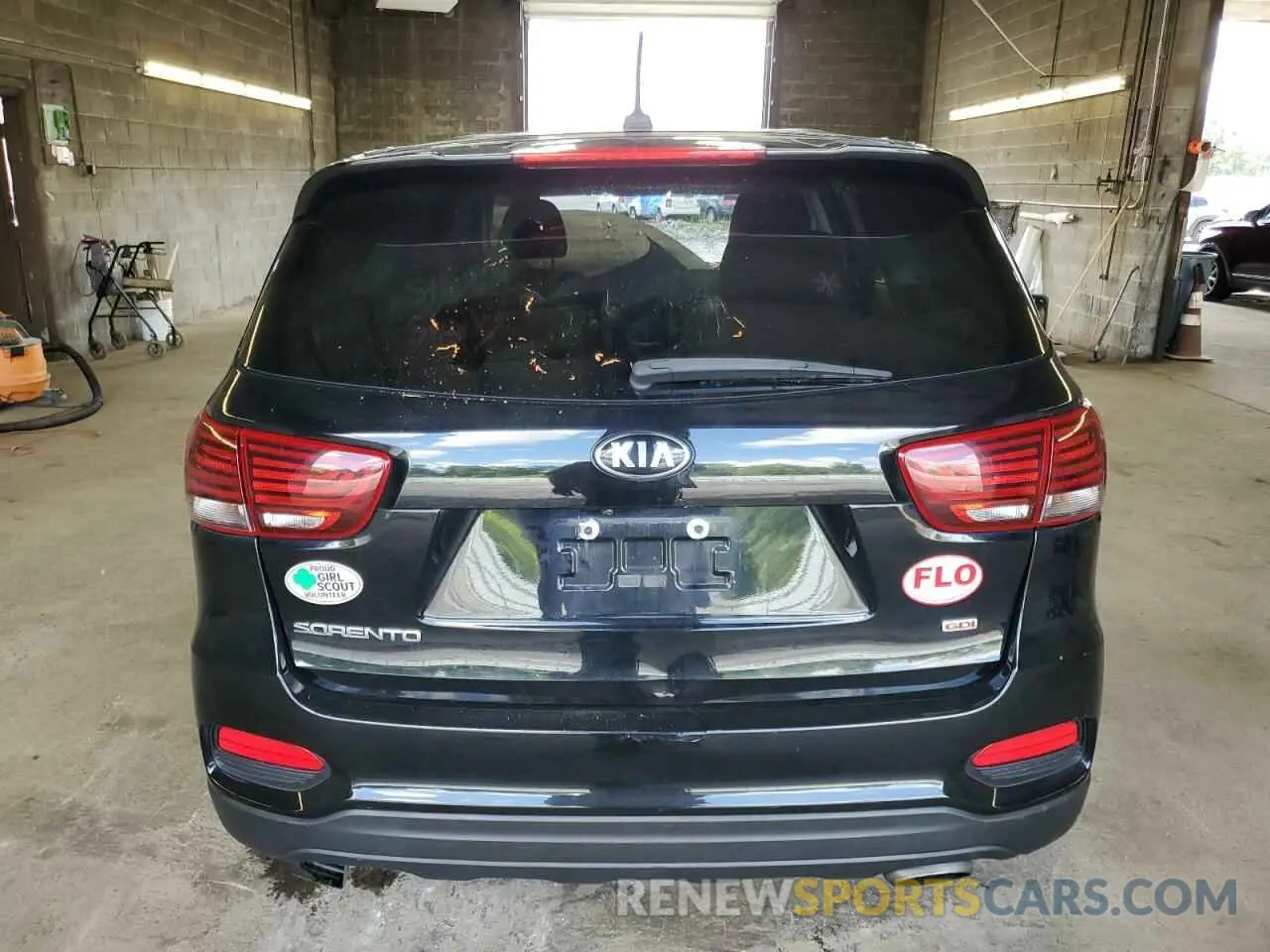 6 Photograph of a damaged car 5XYPG4A30KG509142 KIA SORENTO 2019