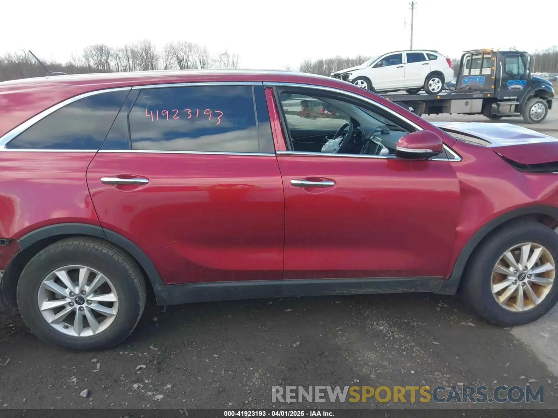 13 Photograph of a damaged car 5XYPG4A30KG520741 KIA SORENTO 2019