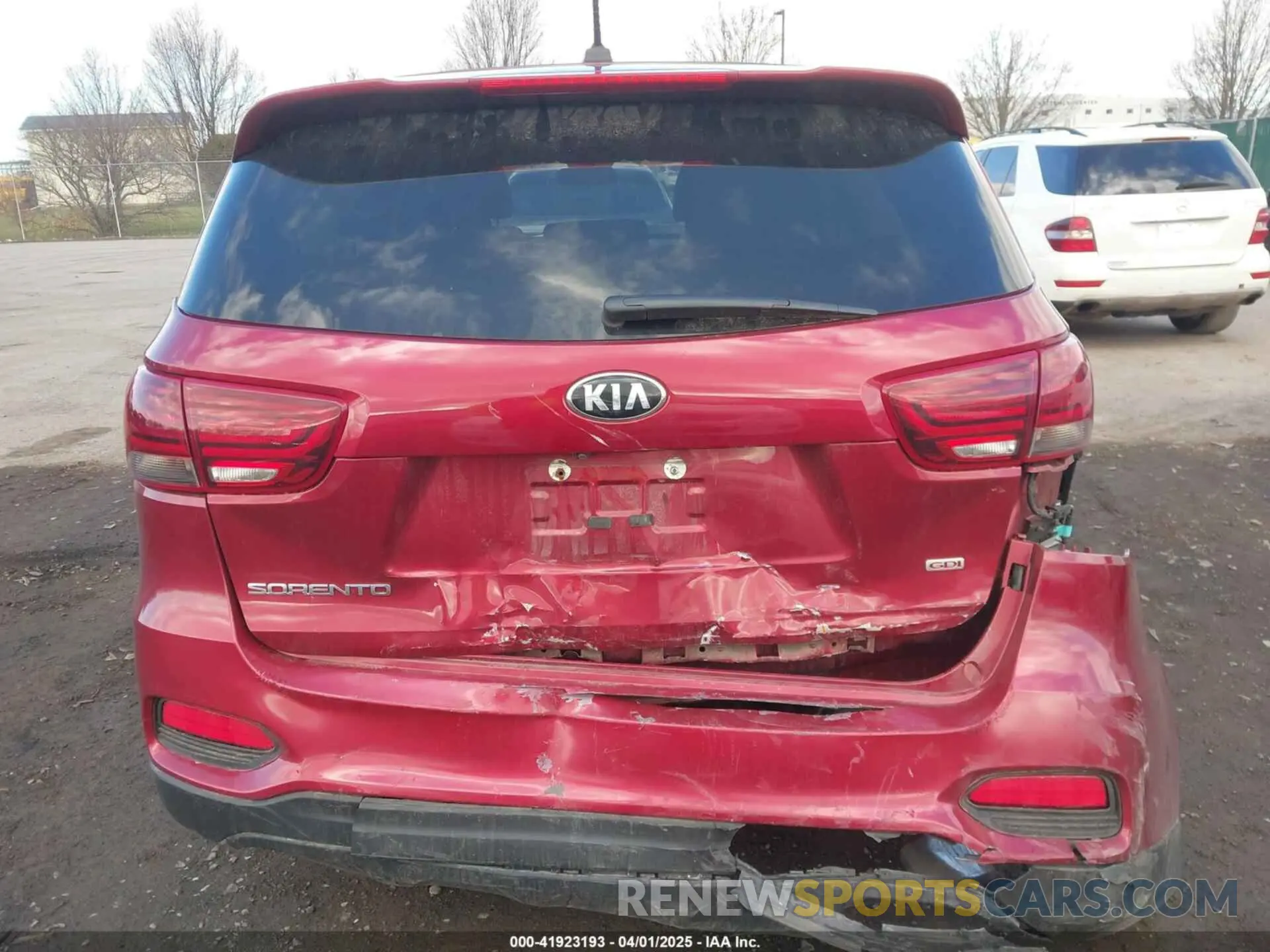 16 Photograph of a damaged car 5XYPG4A30KG520741 KIA SORENTO 2019