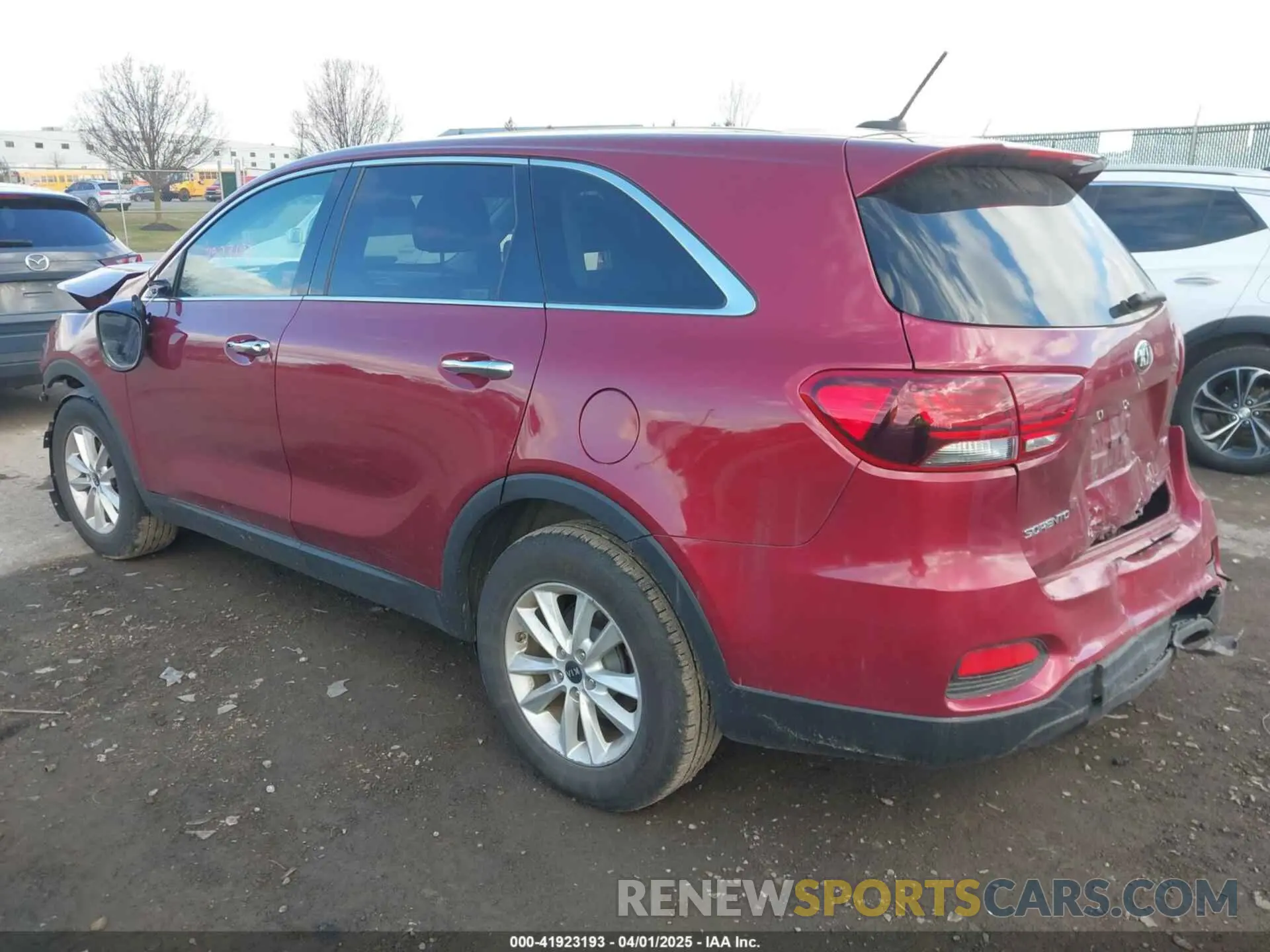 3 Photograph of a damaged car 5XYPG4A30KG520741 KIA SORENTO 2019