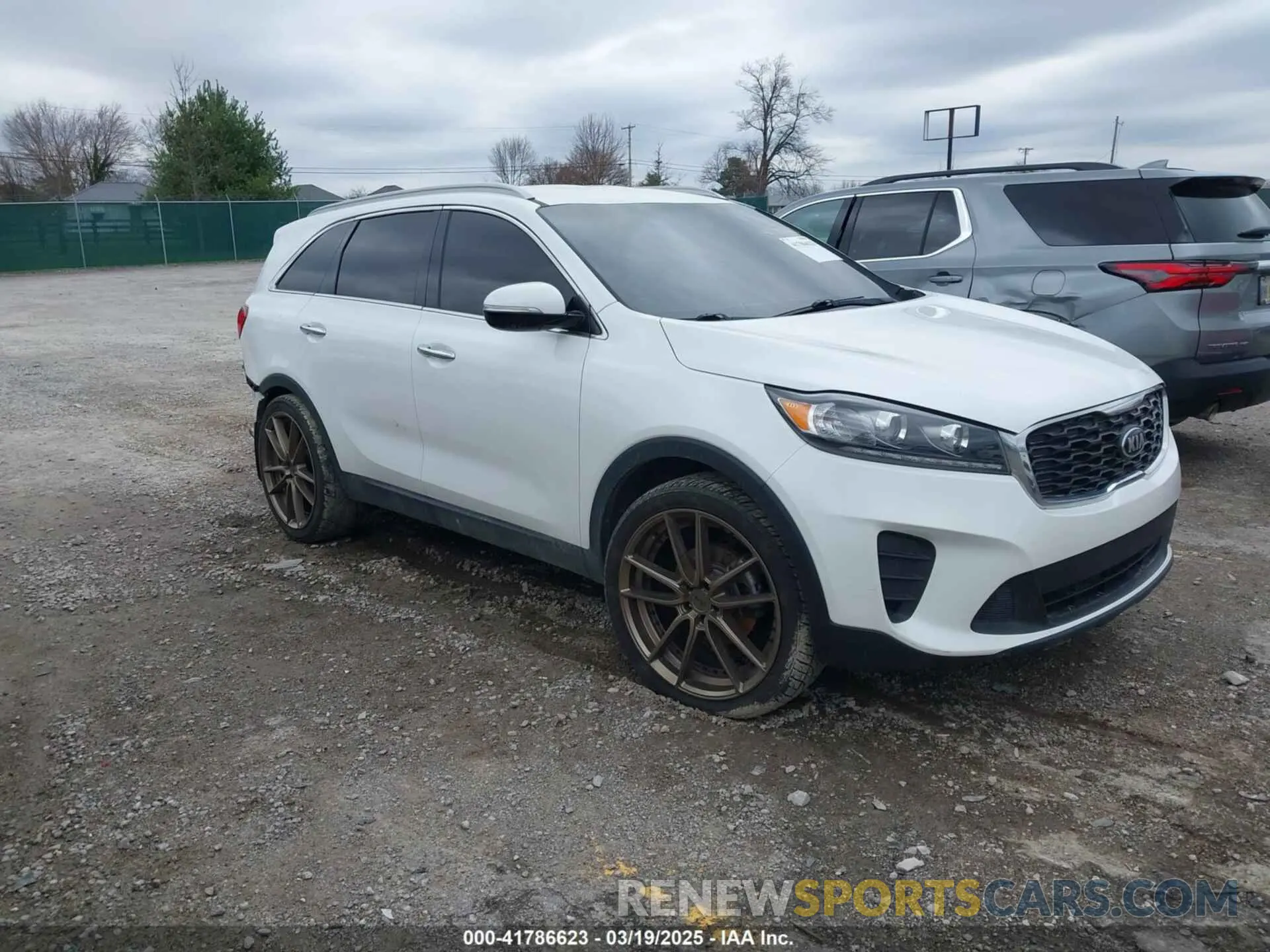 1 Photograph of a damaged car 5XYPG4A30KG524272 KIA SORENTO 2019