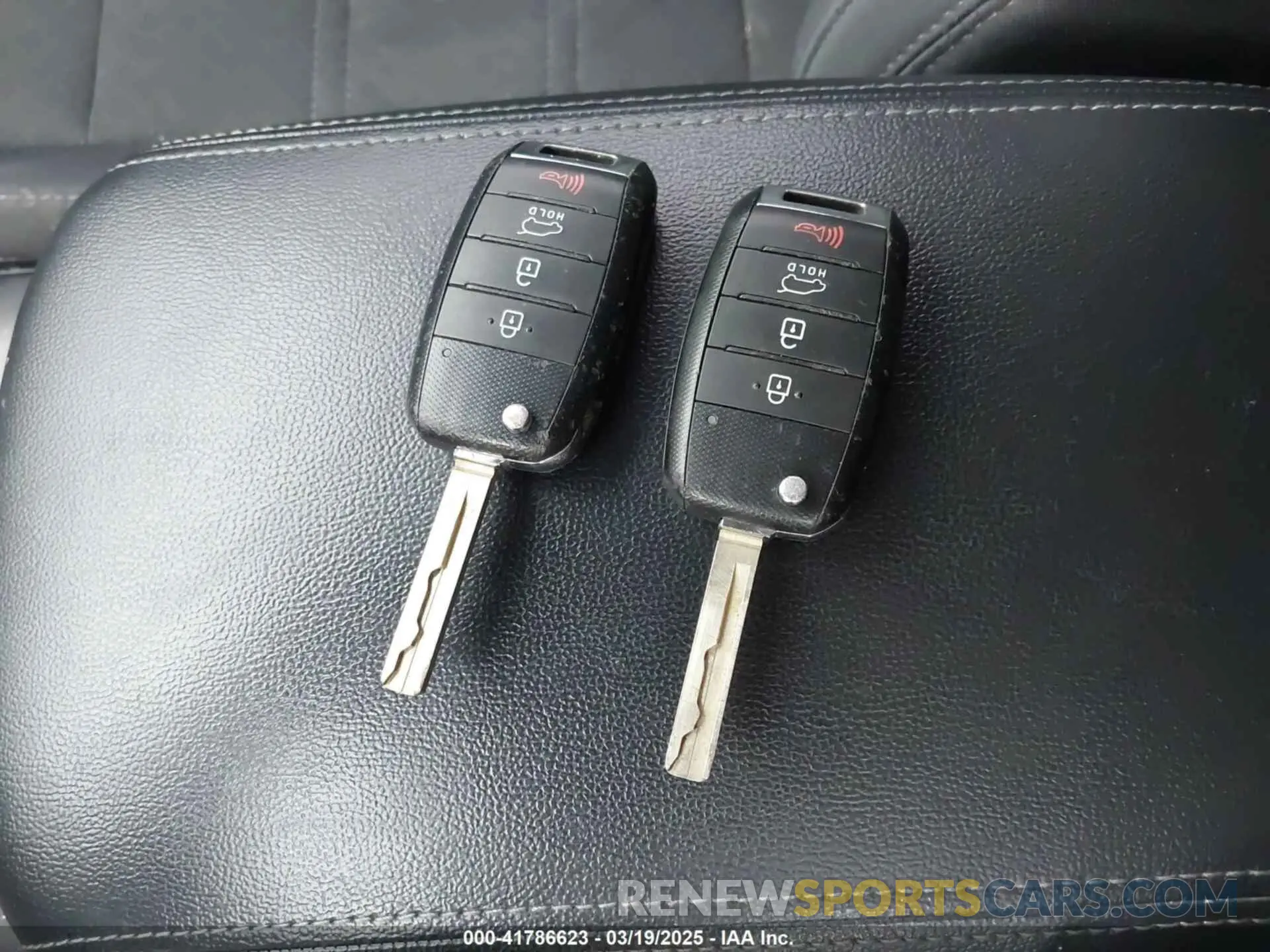 11 Photograph of a damaged car 5XYPG4A30KG524272 KIA SORENTO 2019