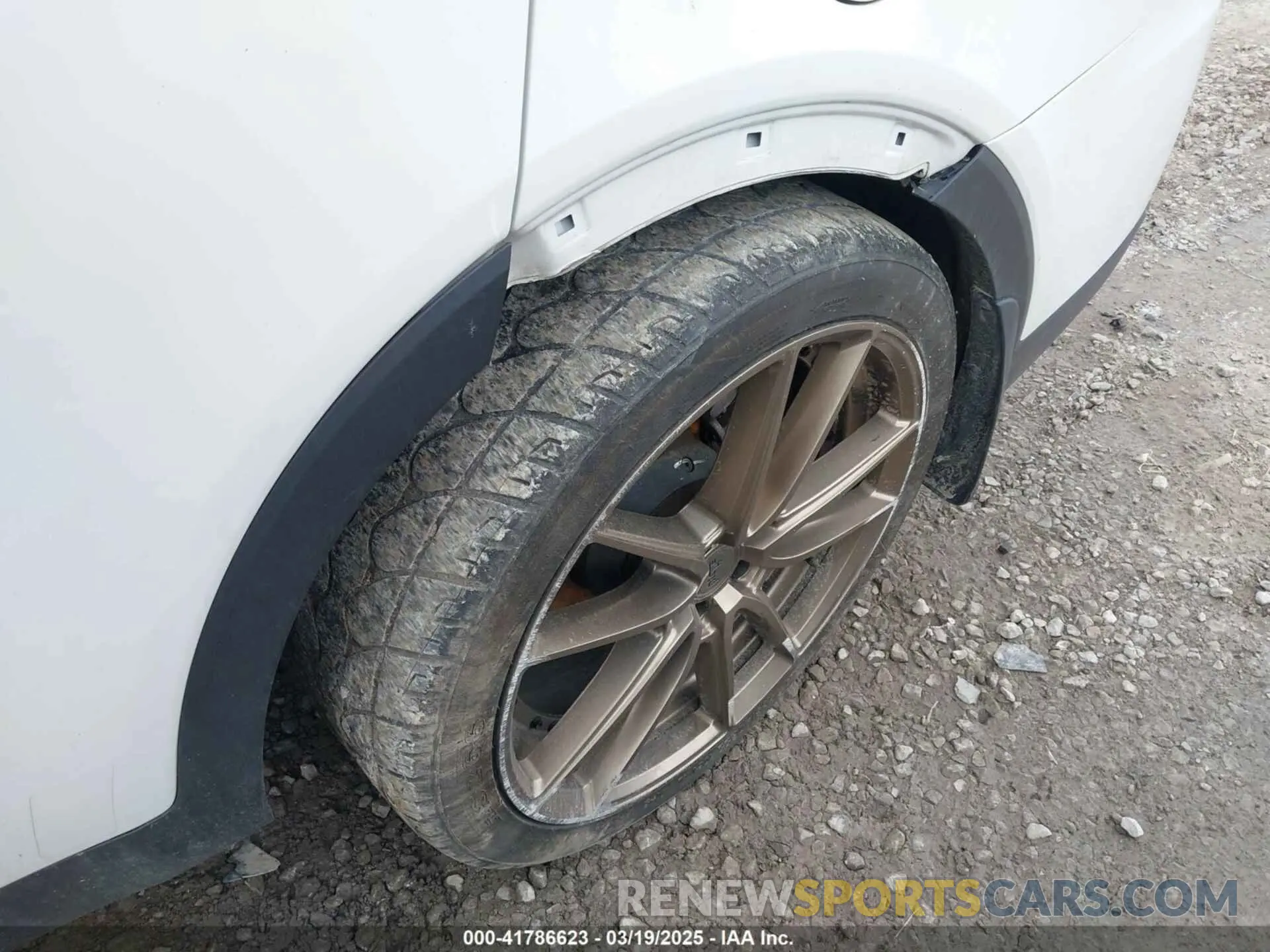 18 Photograph of a damaged car 5XYPG4A30KG524272 KIA SORENTO 2019