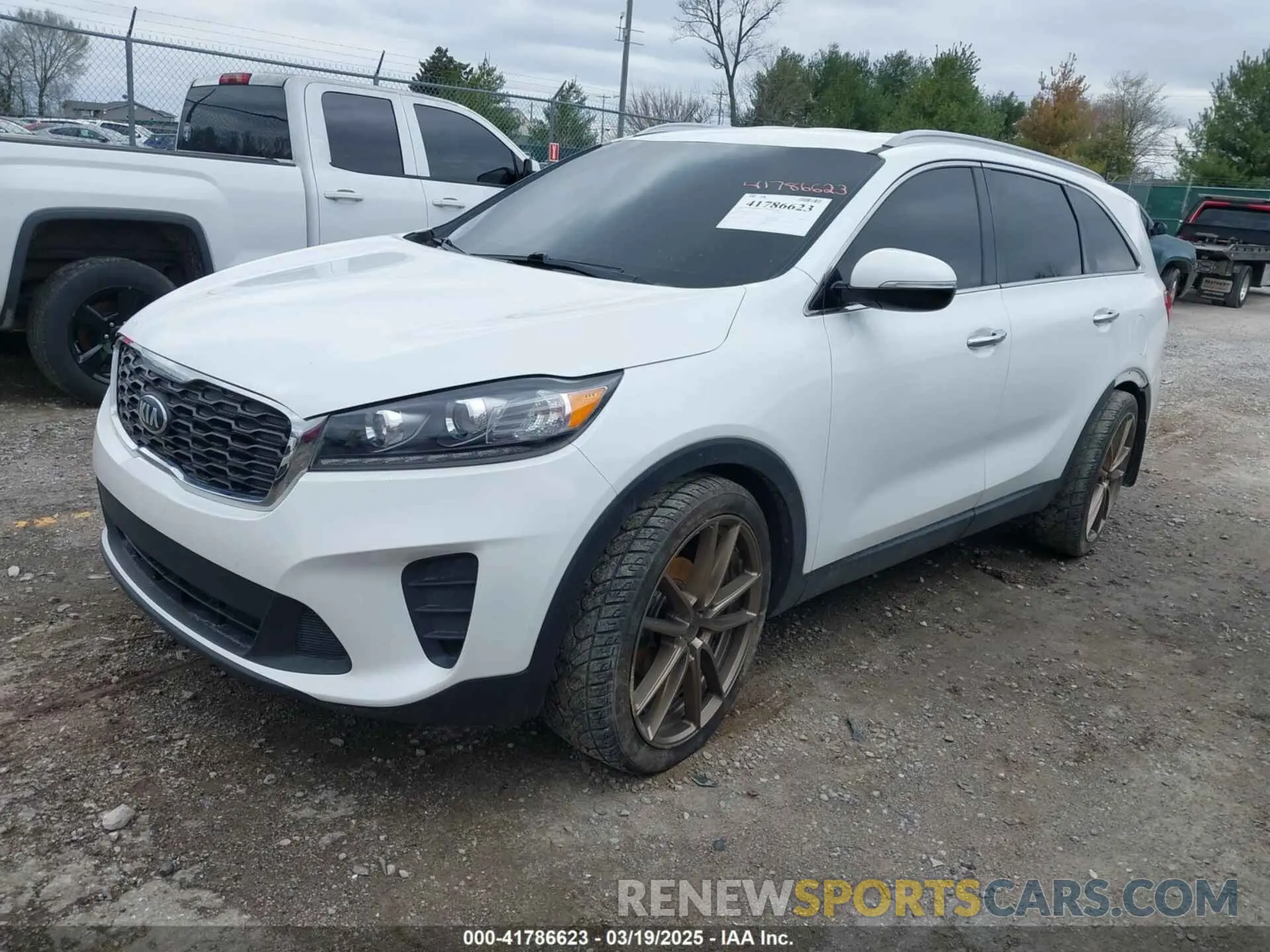 2 Photograph of a damaged car 5XYPG4A30KG524272 KIA SORENTO 2019
