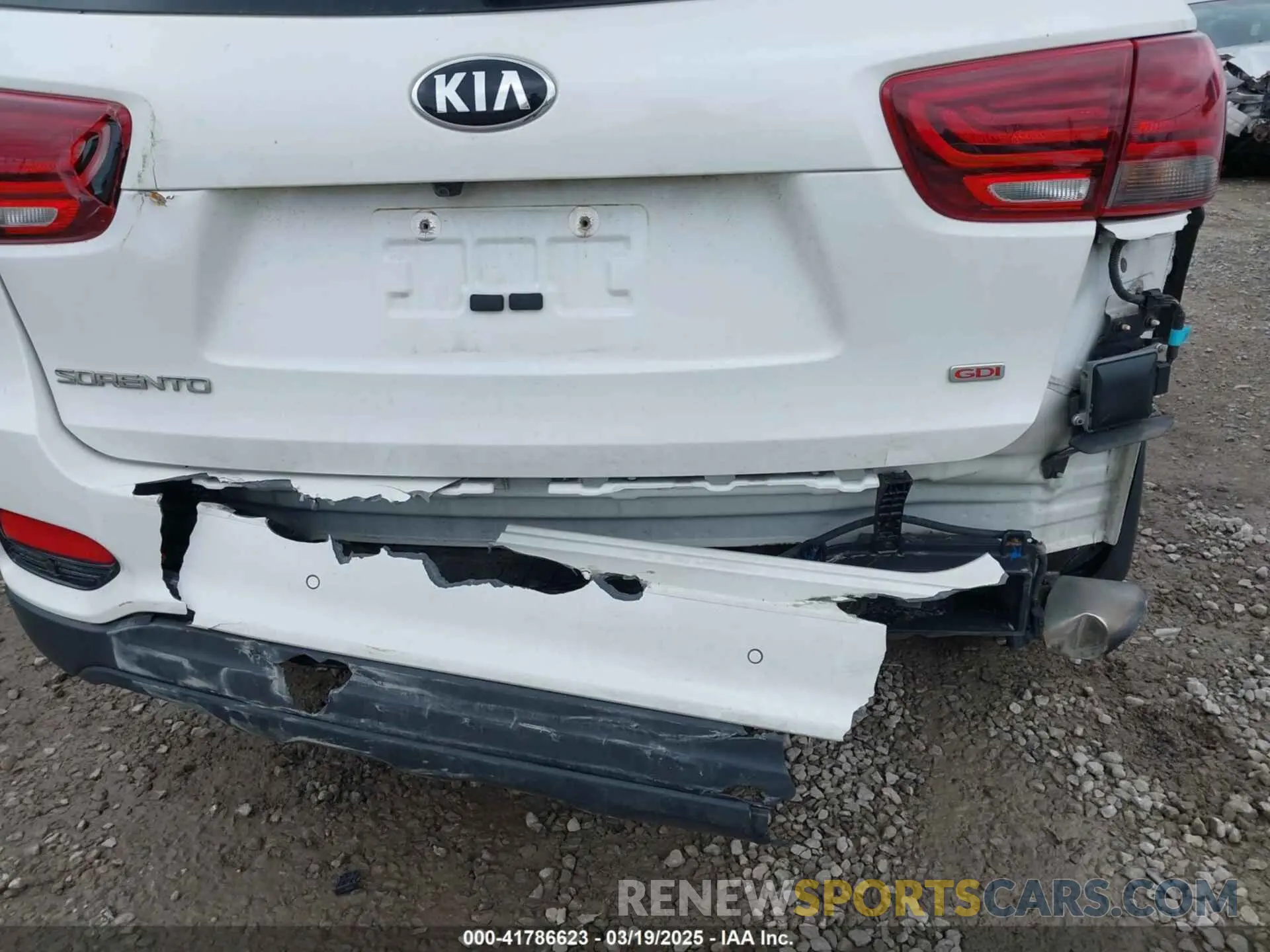 6 Photograph of a damaged car 5XYPG4A30KG524272 KIA SORENTO 2019