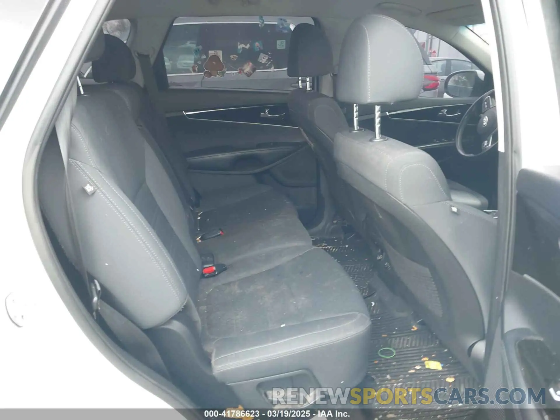 8 Photograph of a damaged car 5XYPG4A30KG524272 KIA SORENTO 2019
