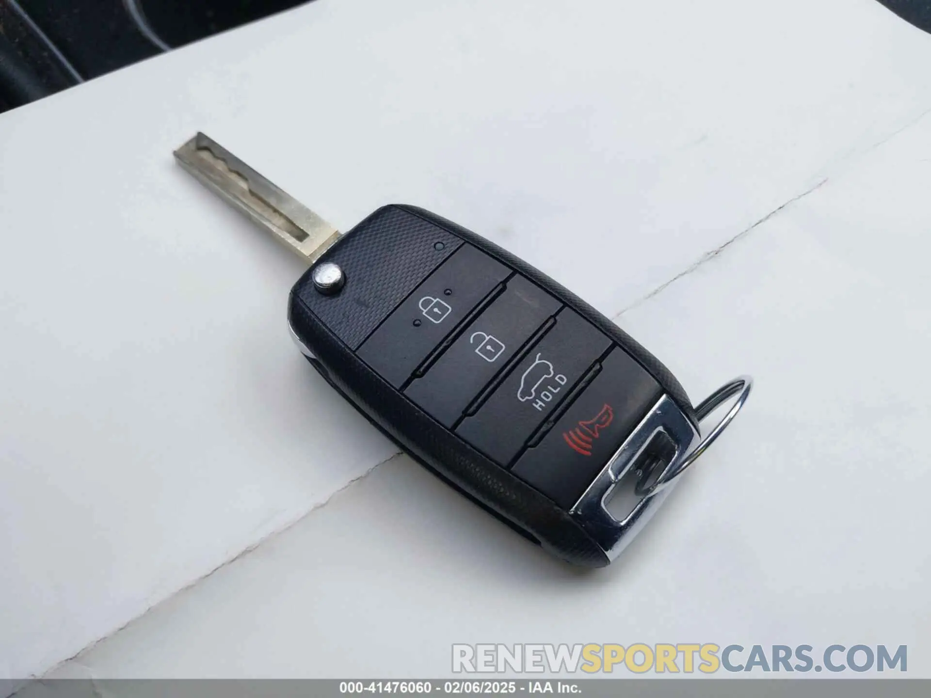 11 Photograph of a damaged car 5XYPG4A30KG532033 KIA SORENTO 2019