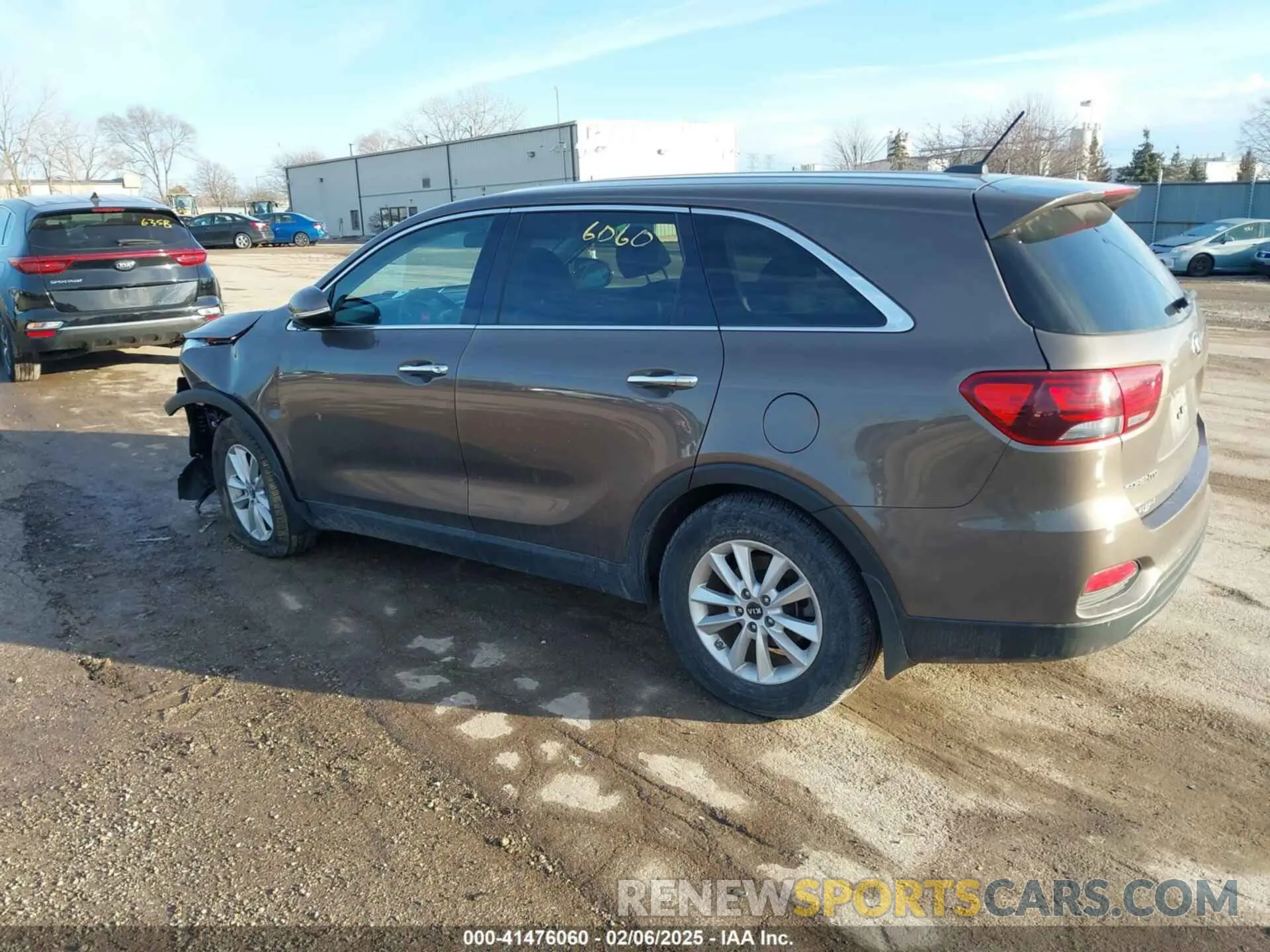 3 Photograph of a damaged car 5XYPG4A30KG532033 KIA SORENTO 2019