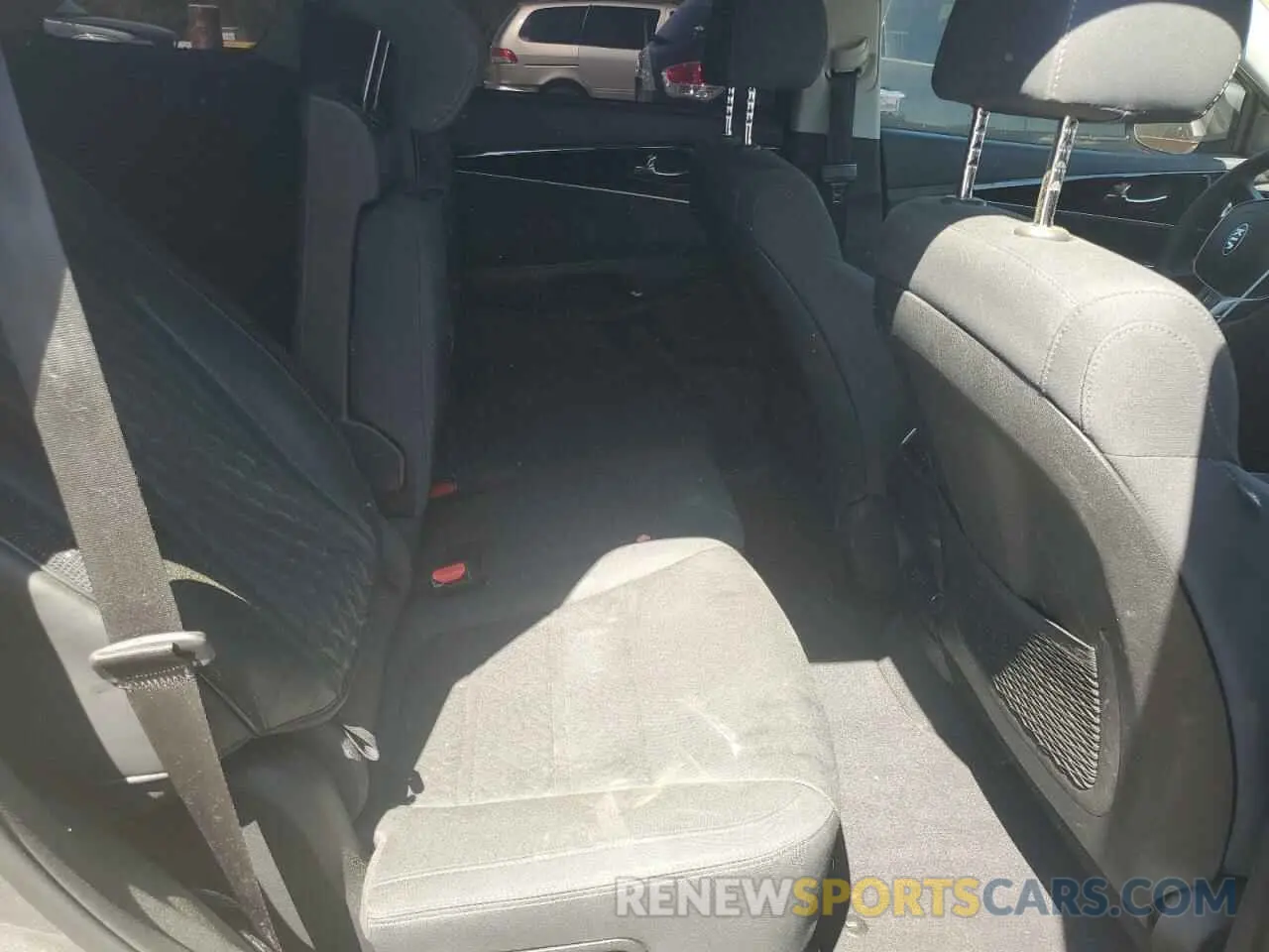 10 Photograph of a damaged car 5XYPG4A30KG551908 KIA SORENTO 2019