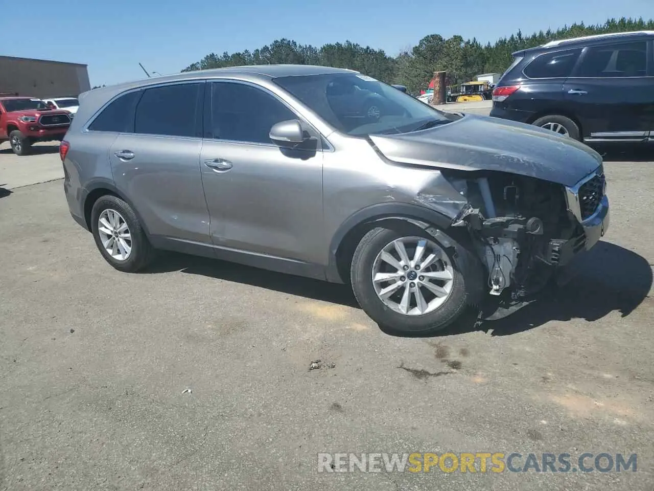 4 Photograph of a damaged car 5XYPG4A30KG551908 KIA SORENTO 2019