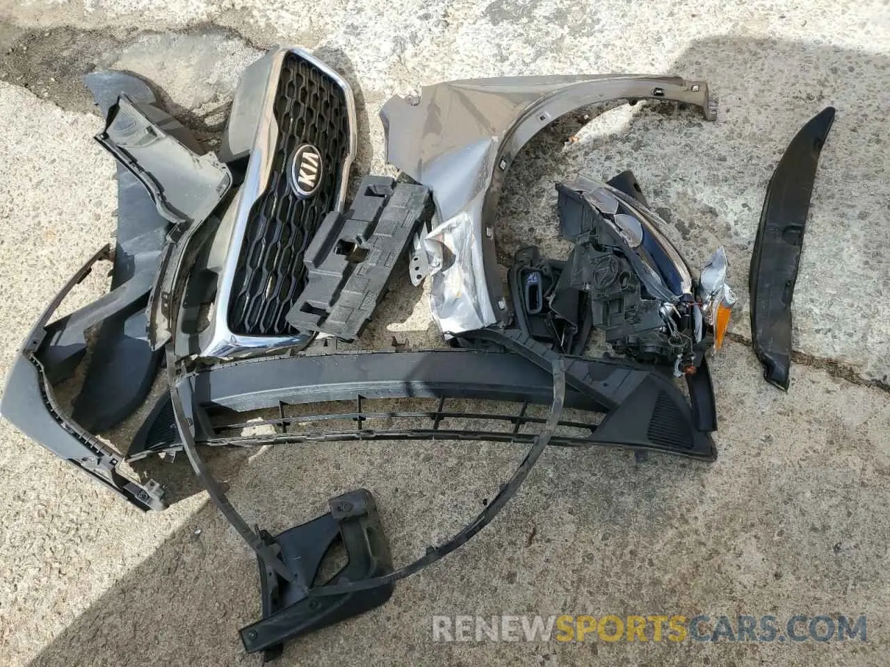 12 Photograph of a damaged car 5XYPG4A30KG552508 KIA SORENTO 2019