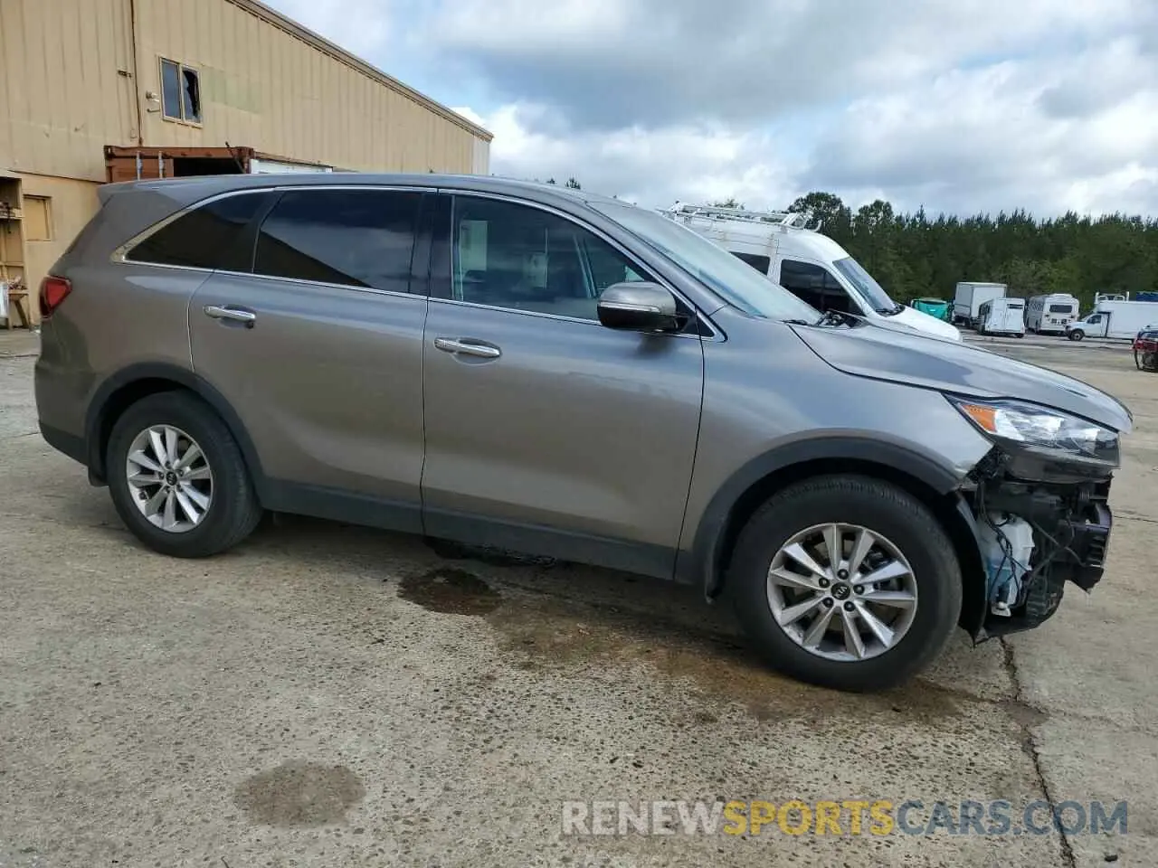 4 Photograph of a damaged car 5XYPG4A30KG552508 KIA SORENTO 2019