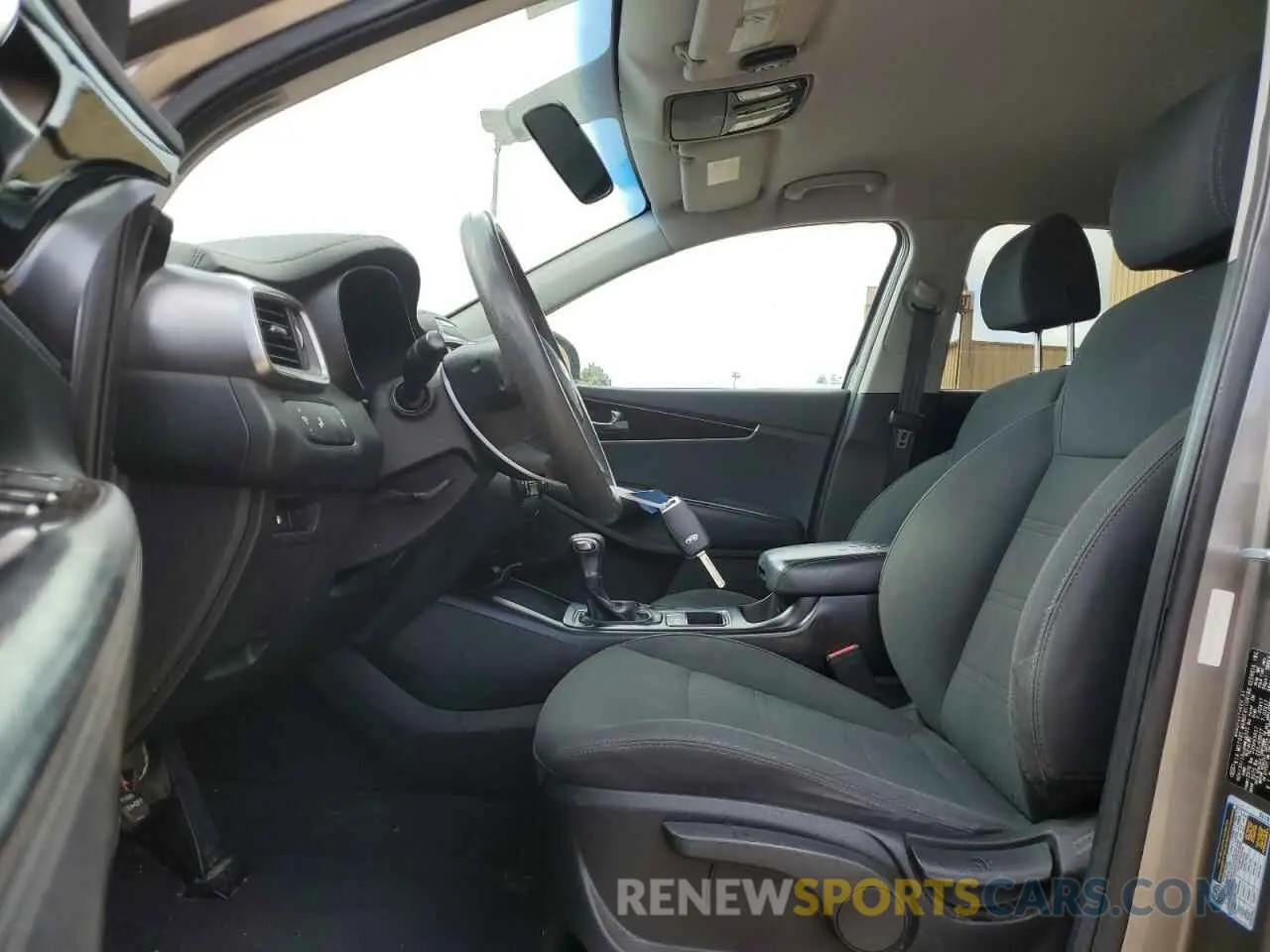 7 Photograph of a damaged car 5XYPG4A30KG552508 KIA SORENTO 2019