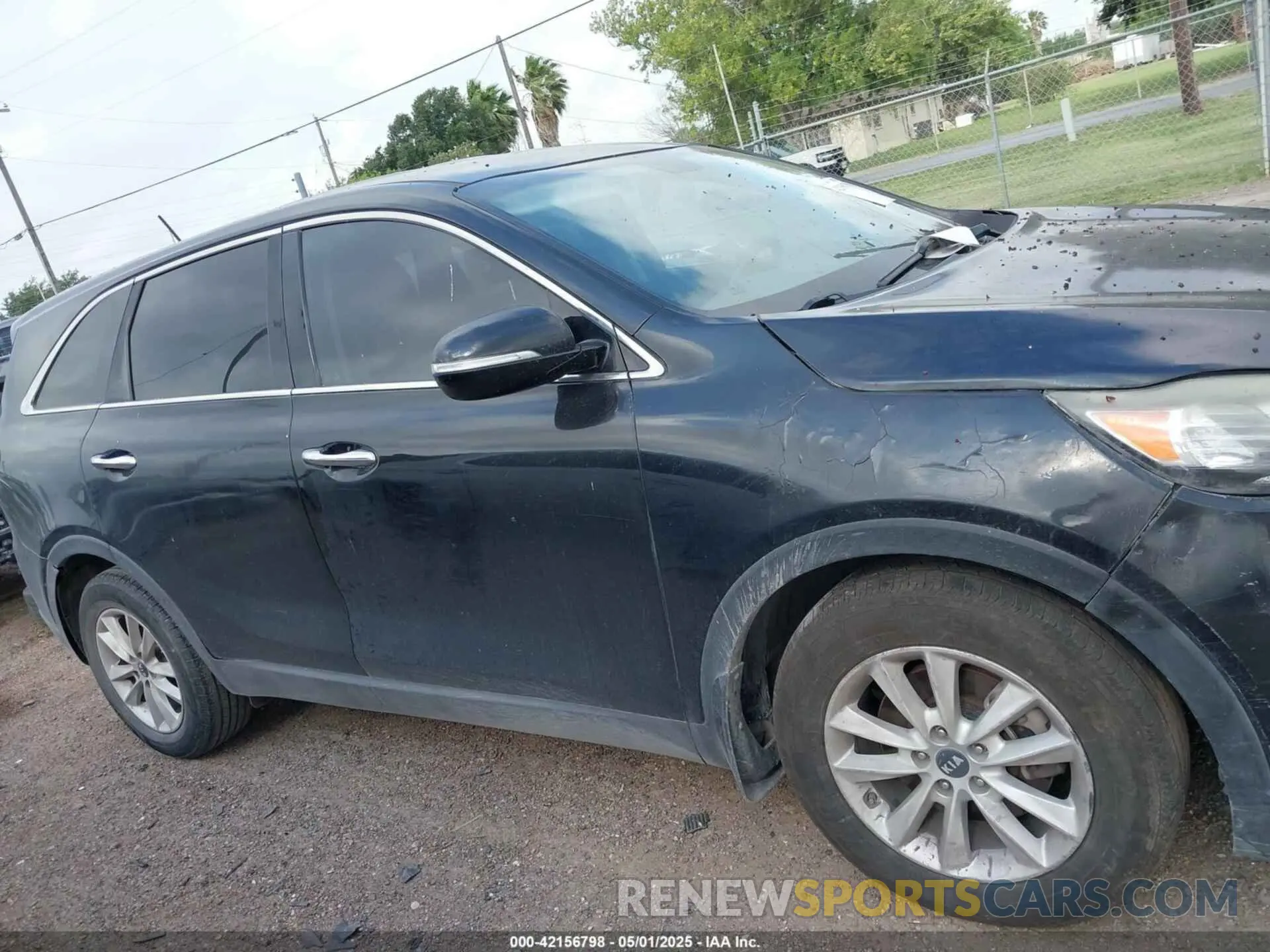 13 Photograph of a damaged car 5XYPG4A30KG560480 KIA SORENTO 2019
