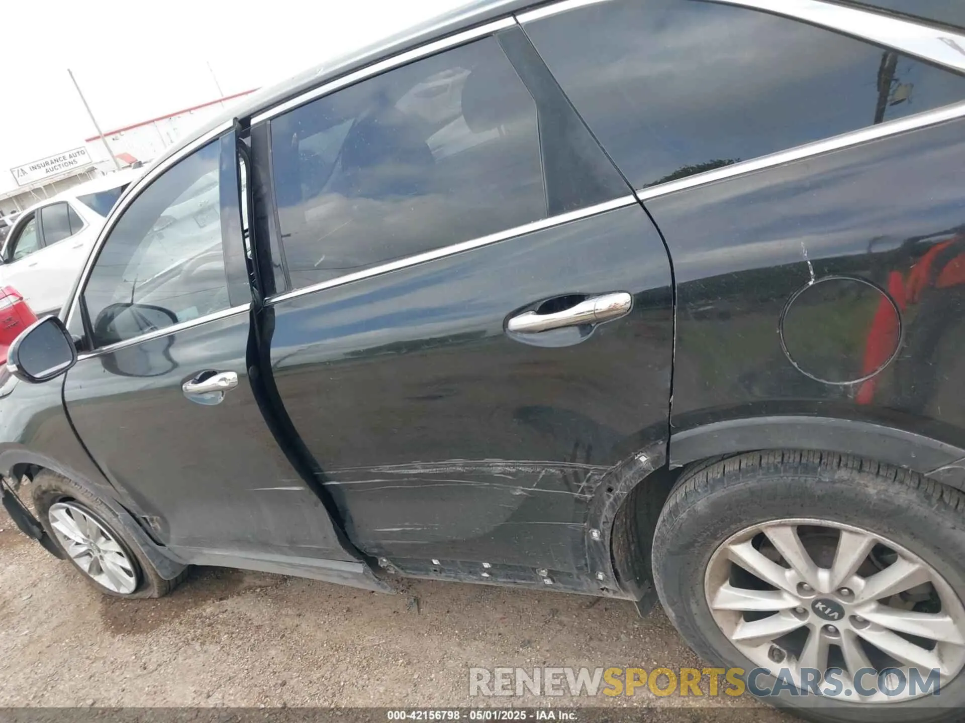14 Photograph of a damaged car 5XYPG4A30KG560480 KIA SORENTO 2019