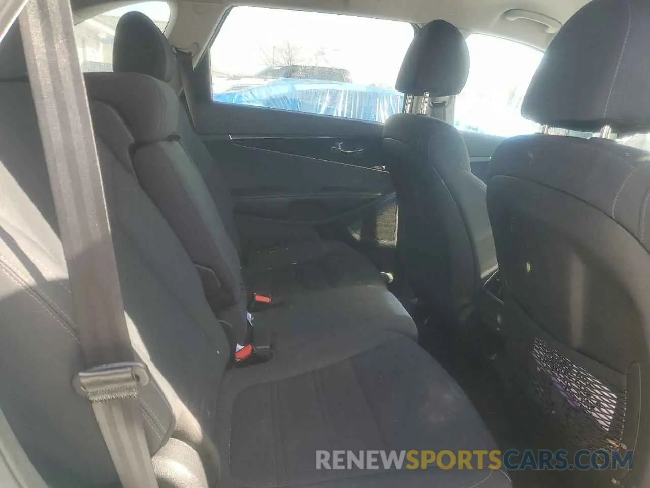 11 Photograph of a damaged car 5XYPG4A30KG561497 KIA SORENTO 2019