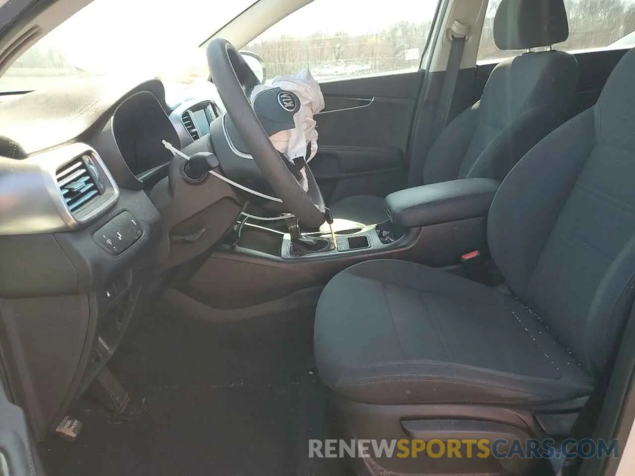 7 Photograph of a damaged car 5XYPG4A30KG561497 KIA SORENTO 2019