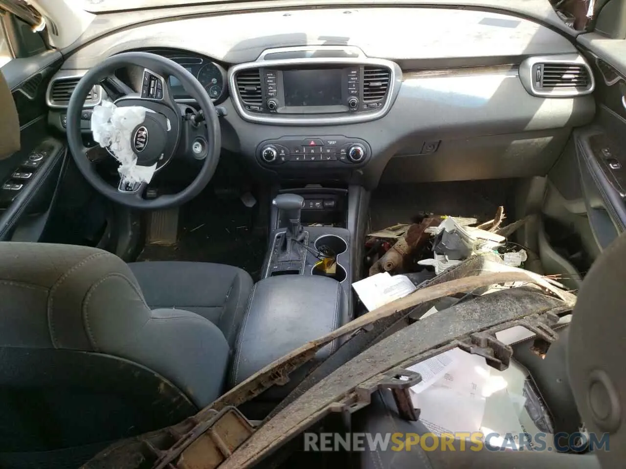 8 Photograph of a damaged car 5XYPG4A30KG571530 KIA SORENTO 2019