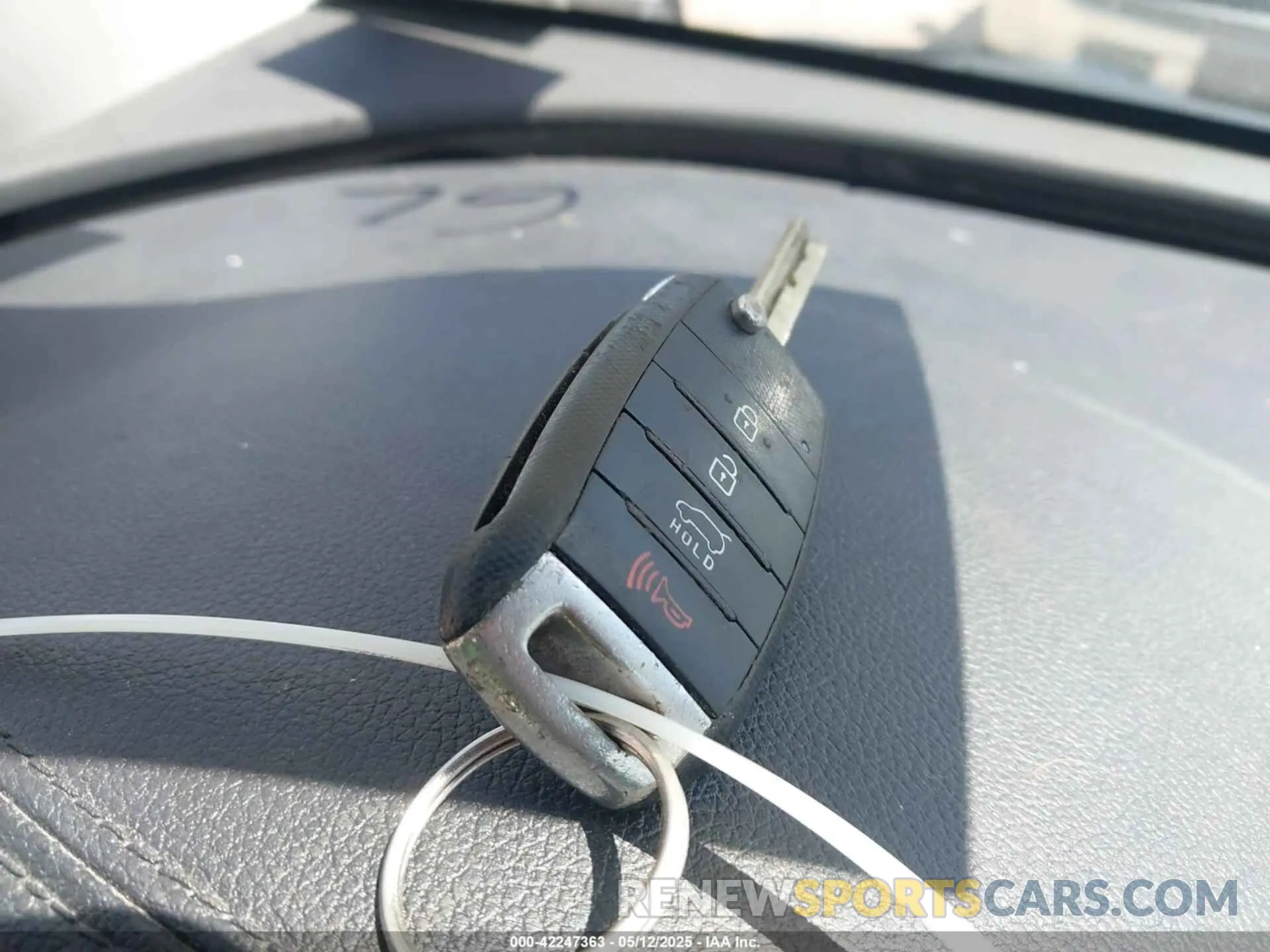 11 Photograph of a damaged car 5XYPG4A30KG574962 KIA SORENTO 2019